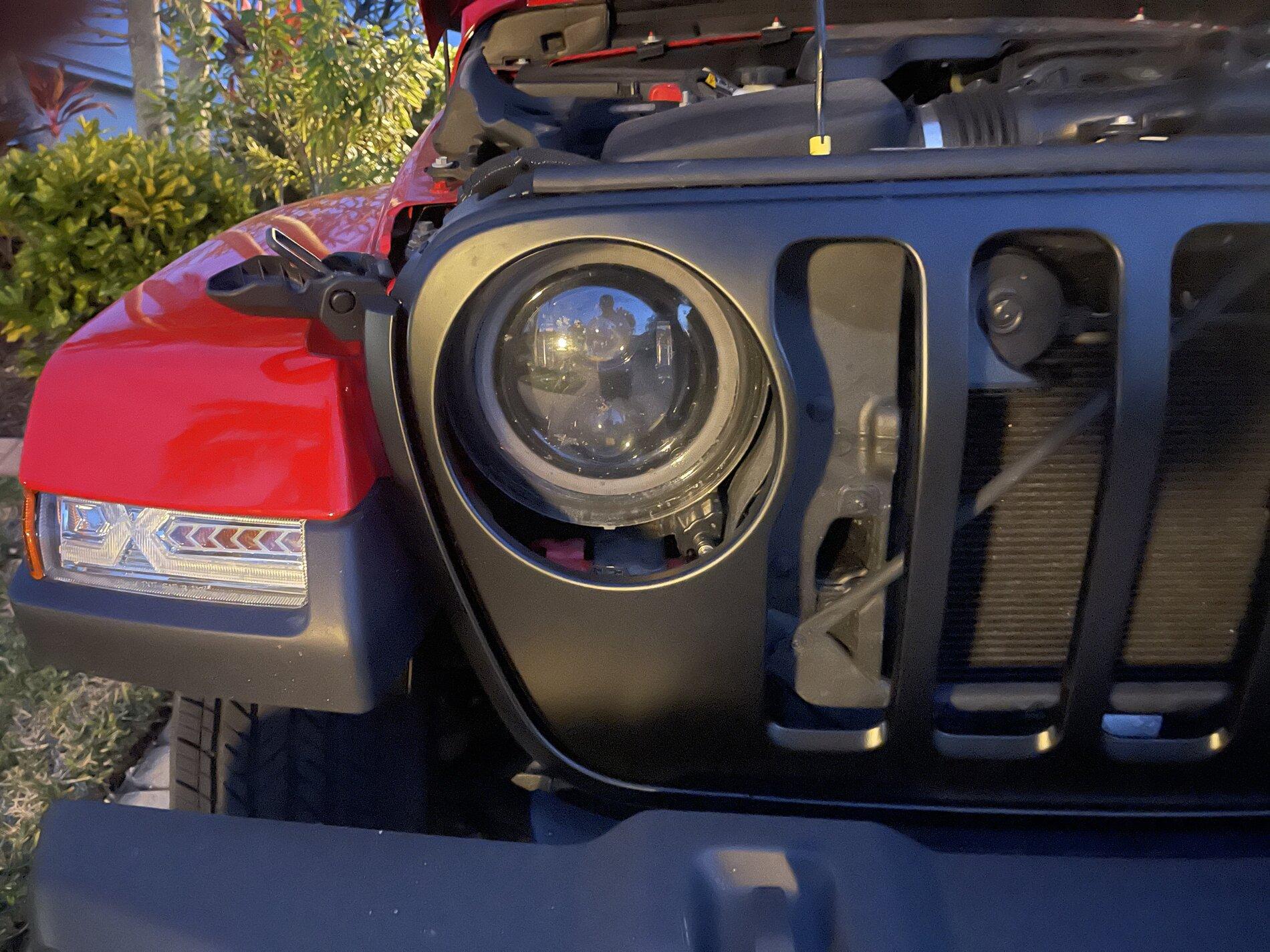 Jeep Gladiator Difference in grille?? FEC2D9E6-33D4-4A68-83AB-10858A00EE87