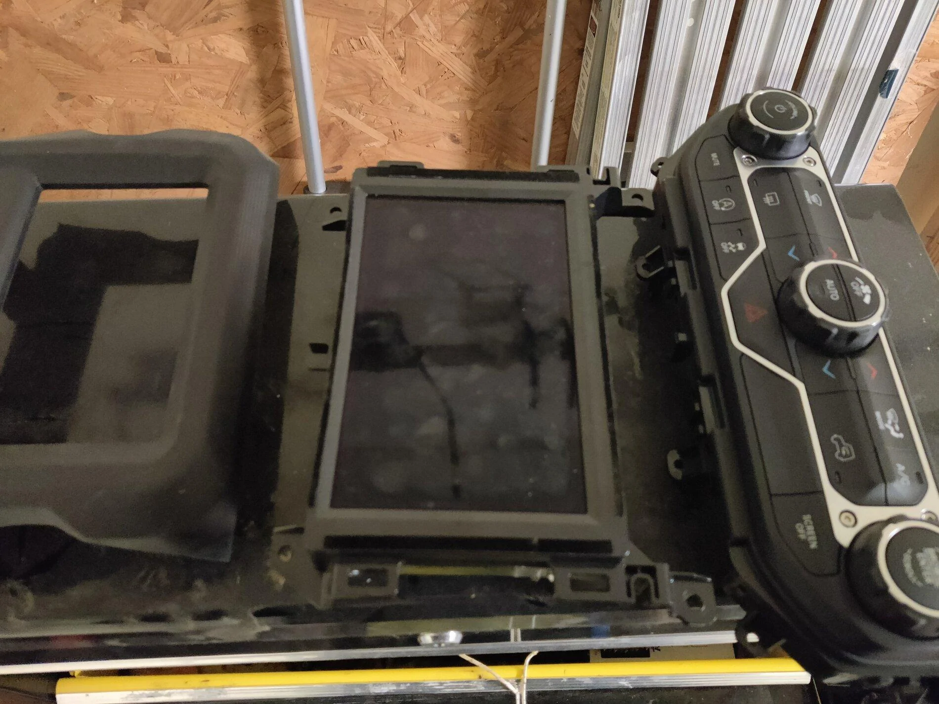 Jeep Gladiator 7in Uconnect with auto HVAC 16160446793145318794145930972542