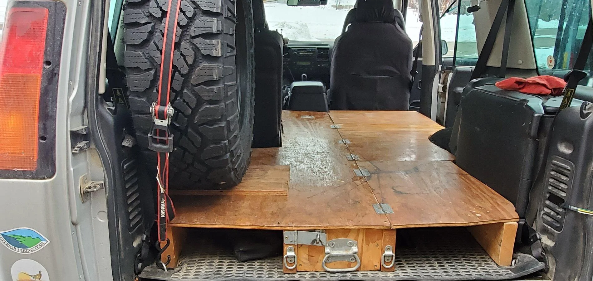 Jeep Gladiator Bronco Truck vs Gladiator Cargo Space Closed 2