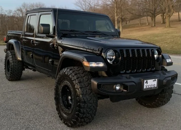 Jeep Gladiator BLACK Gladiator JT Club 7BB3EF9C-0D68-4B75-BB7B-4ECCE553EA0E
