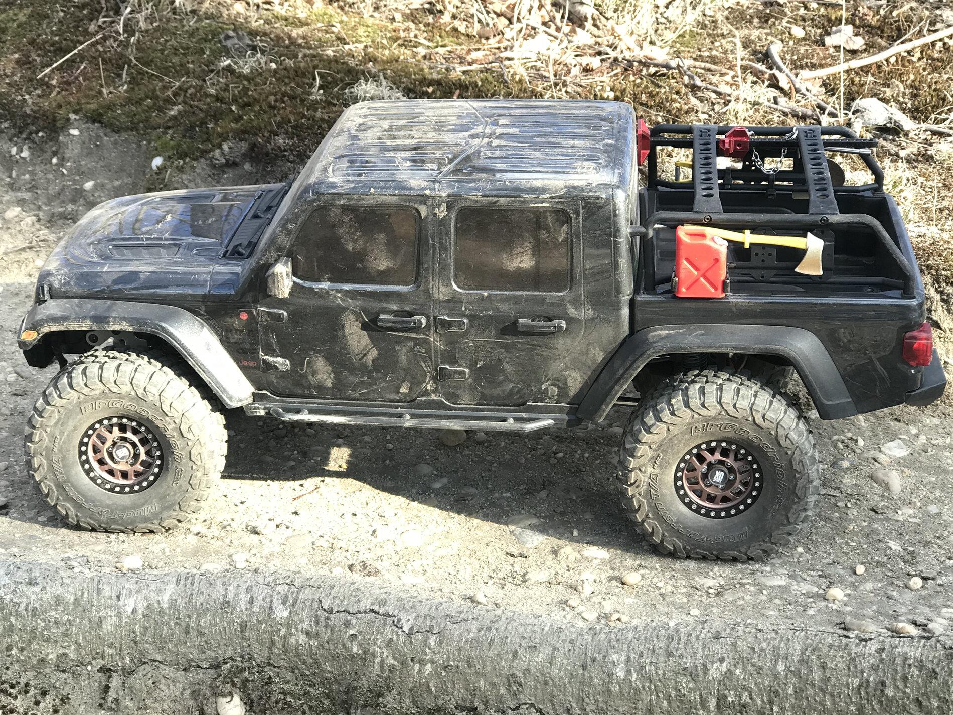 Jeep Gladiator Axial Racing Jeep Gladiator 1/10 Scale RC Rock Crawler 955C5653-E1D0-478B-A710-FDCFFDE0CE58