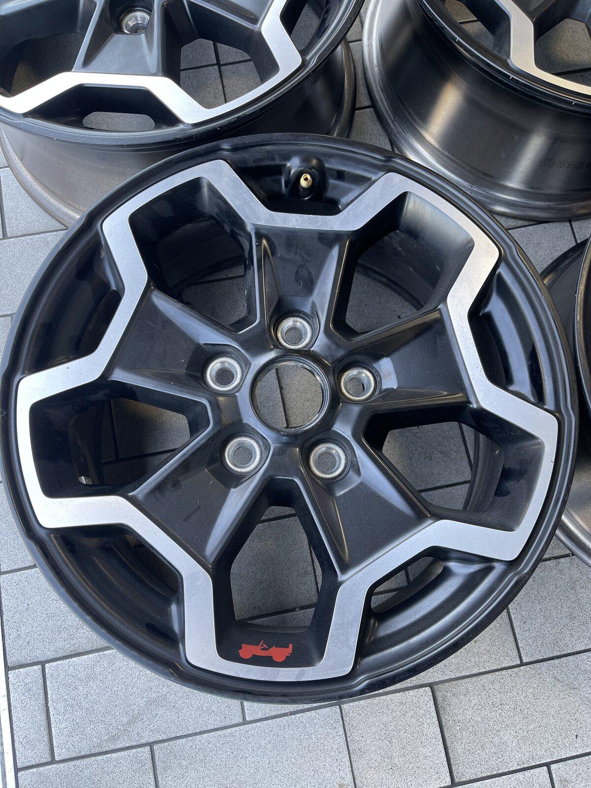 Jeep Gladiator 4 Rubicon wheels for sale CE64319B-E2BB-4DA5-A6A7-0B4682BEF736