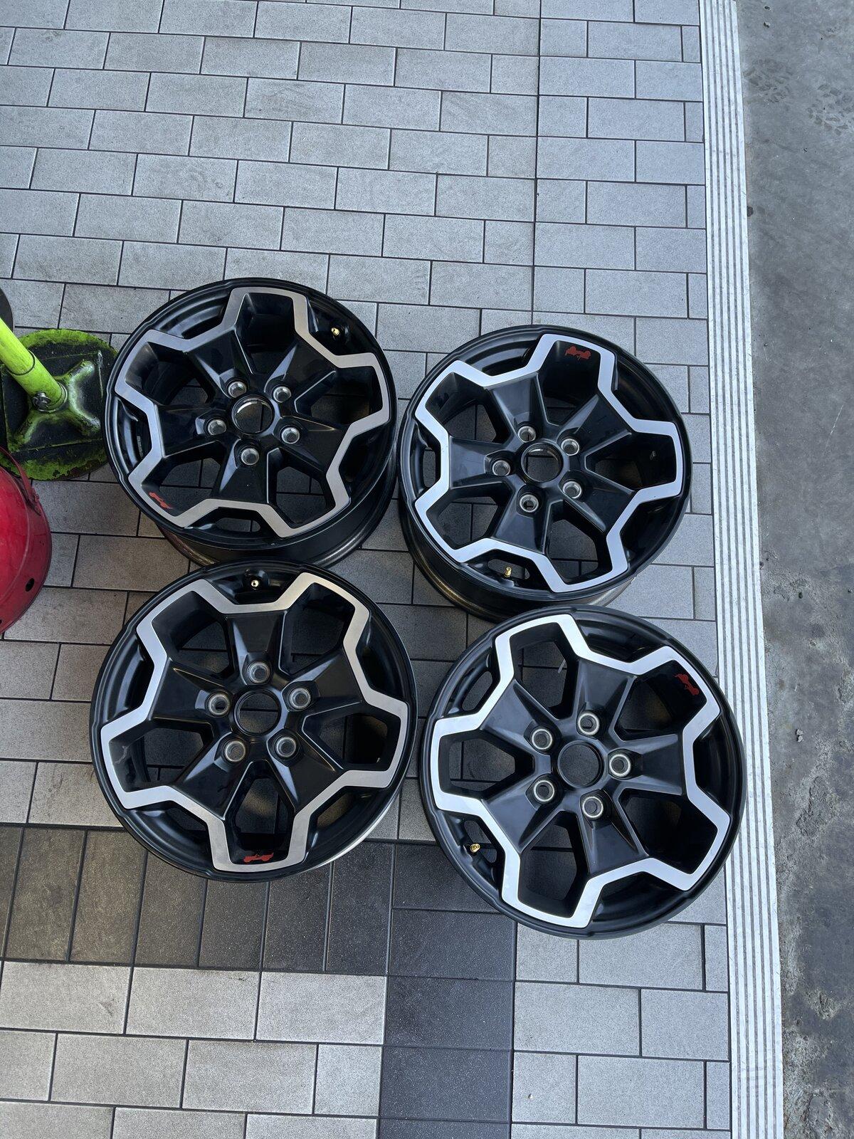 Jeep Gladiator 4 Rubicon wheels for sale BC28F7FE-B5E9-471F-AB04-011500556CF0