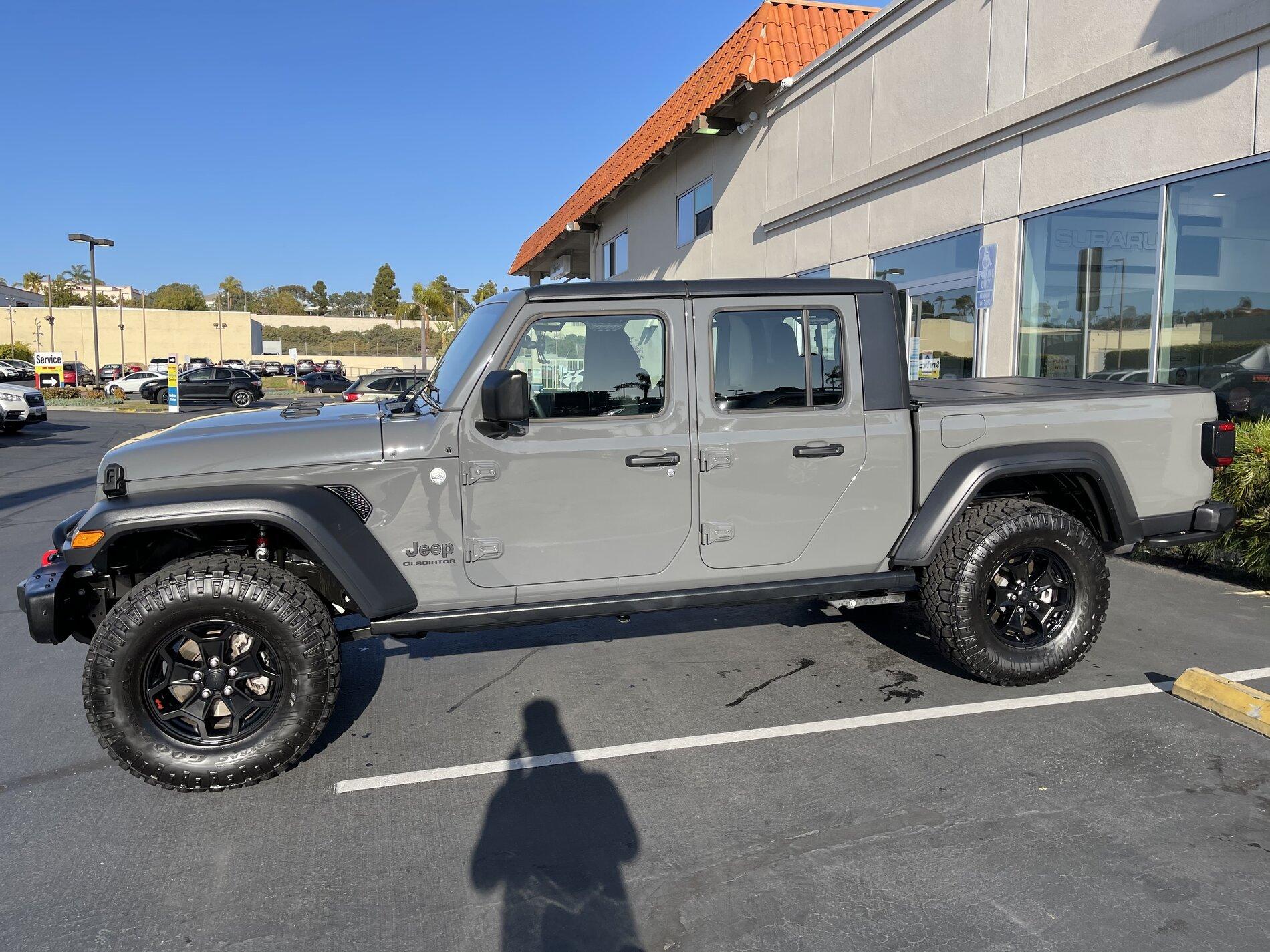 Jeep Gladiator 2020 Gladiator Sting Gray 6spd SoCal DAB08A3B-7744-4F66-8319-2748C2472CA6