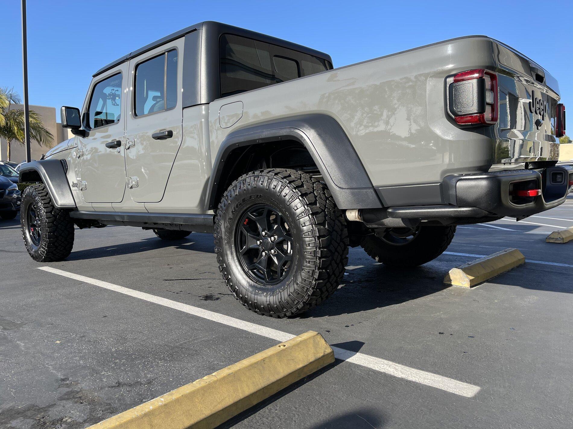 Jeep Gladiator 2020 Gladiator Sting Gray 6spd SoCal F644C97D-01A9-424F-9375-BF80FF793B29