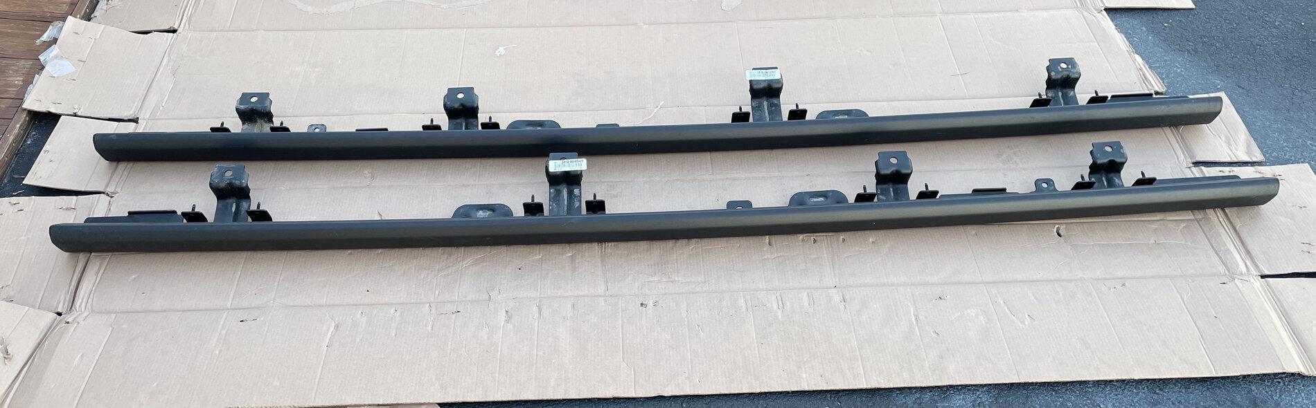 Jeep Gladiator Gladiator OEM rock rails sliders 574A1CB2-A8A8-44C3-B20E-0A41E1EF2882
