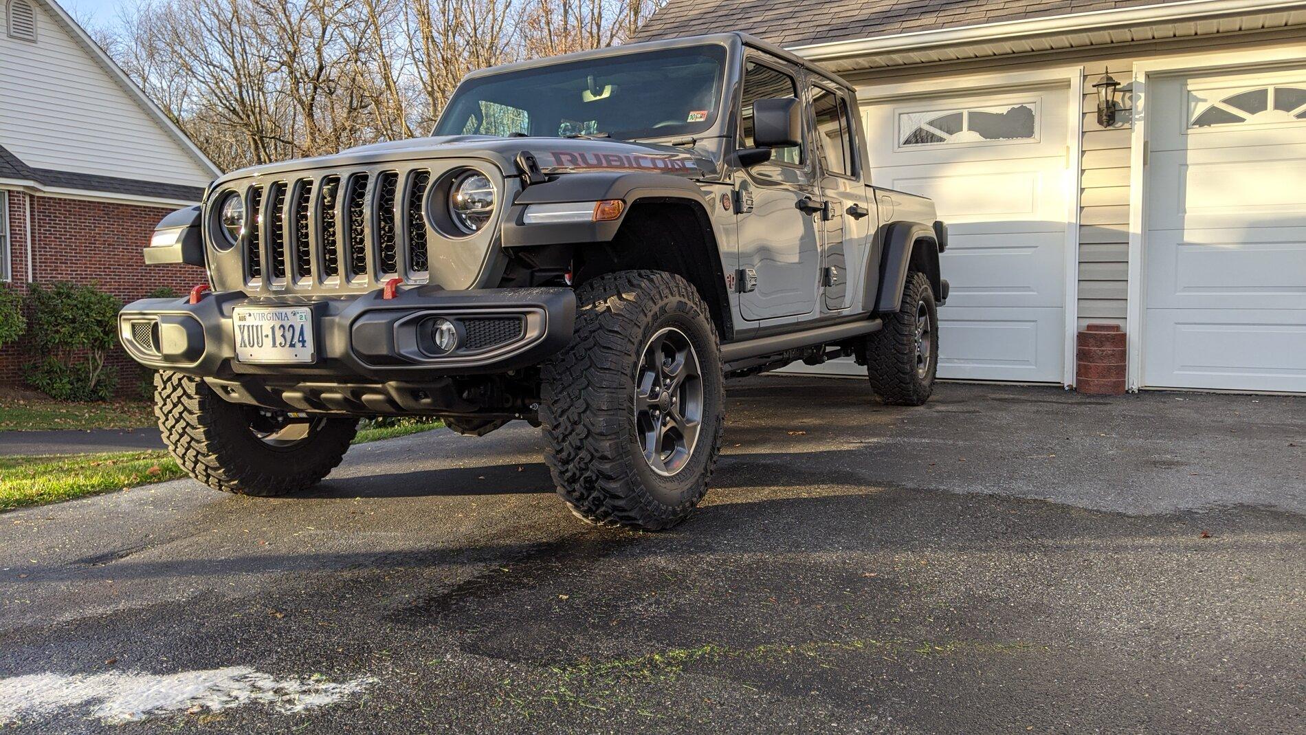 Jeep Gladiator Set of 4 2021 Rubicon Wheels/Tires/TPMS/Lugnuts plus spare tire PXL_20201121_211728586