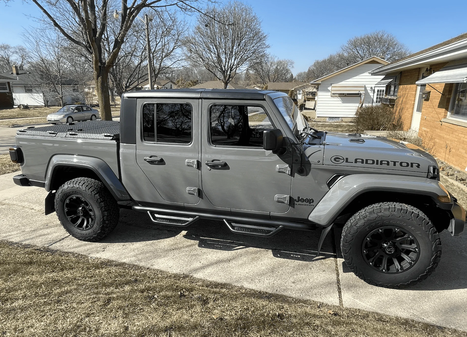 Jeep Gladiator N-Fab side step differences 1616281679998