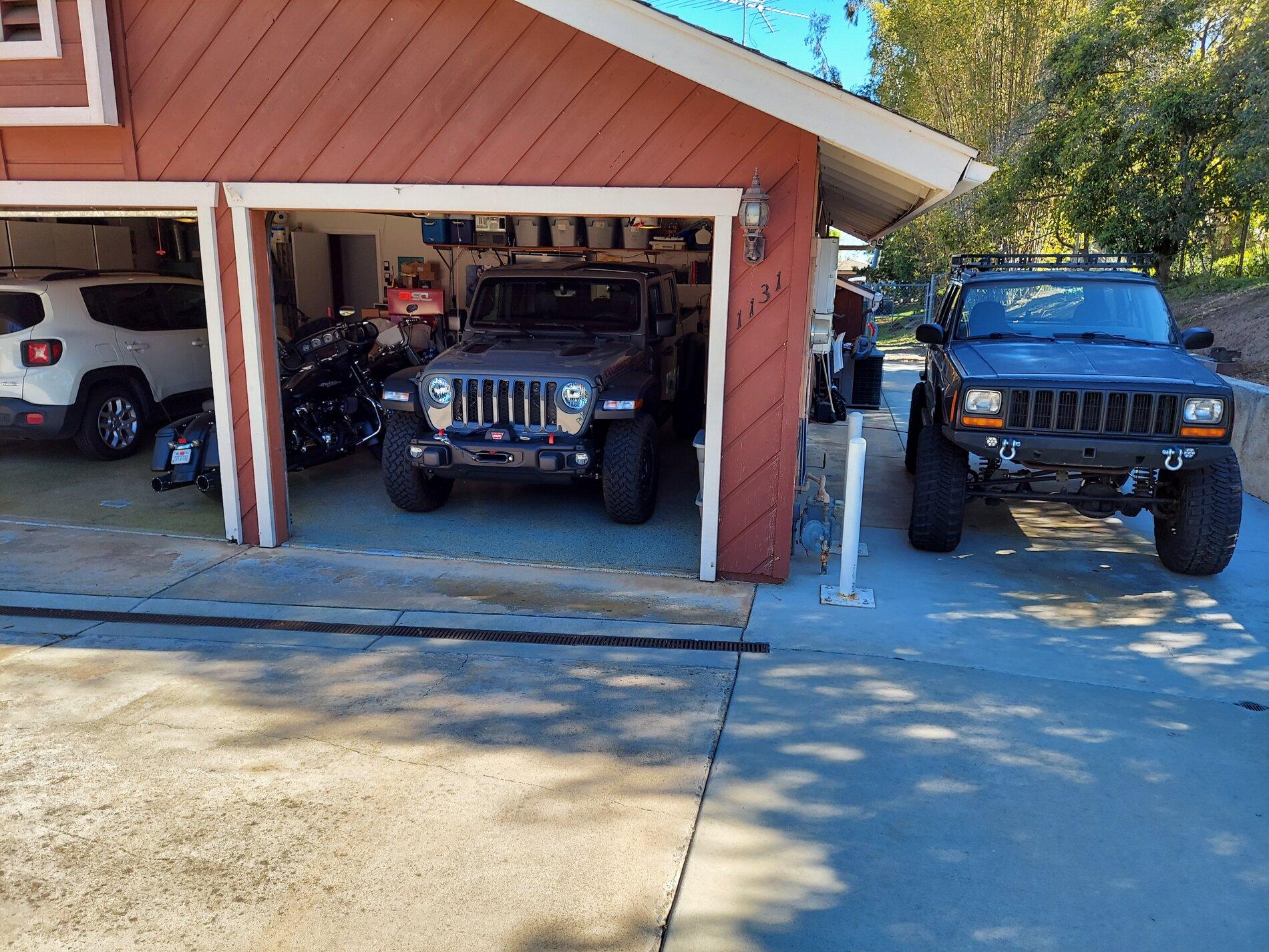 Jeep Gladiator Jeeps Parking Next To Jeeps 20210319_161703
