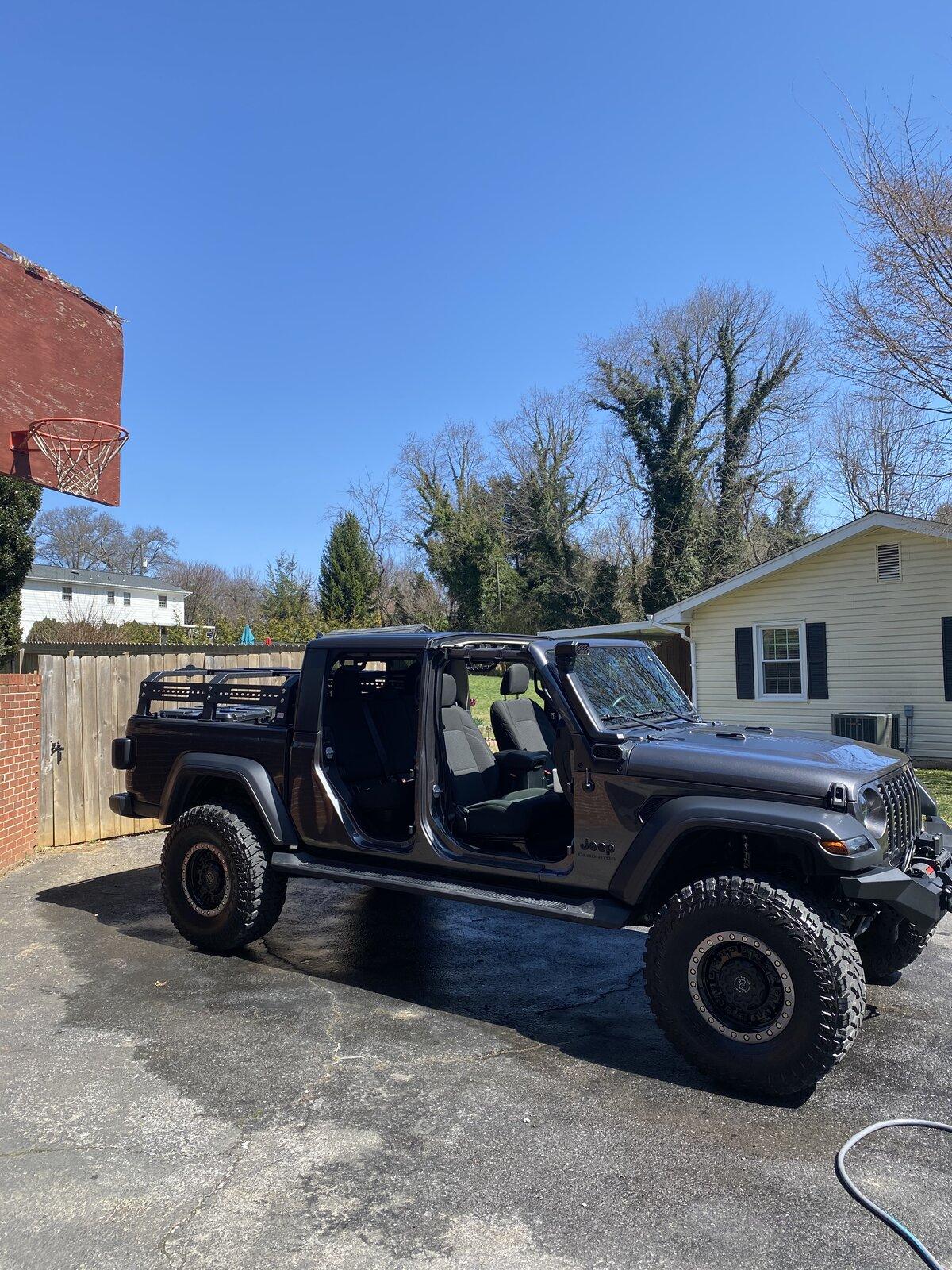 Jeep Gladiator GRANITE CRYSTAL JT Gladiator Club 87D56074-0A8C-4293-AF47-A20766203242
