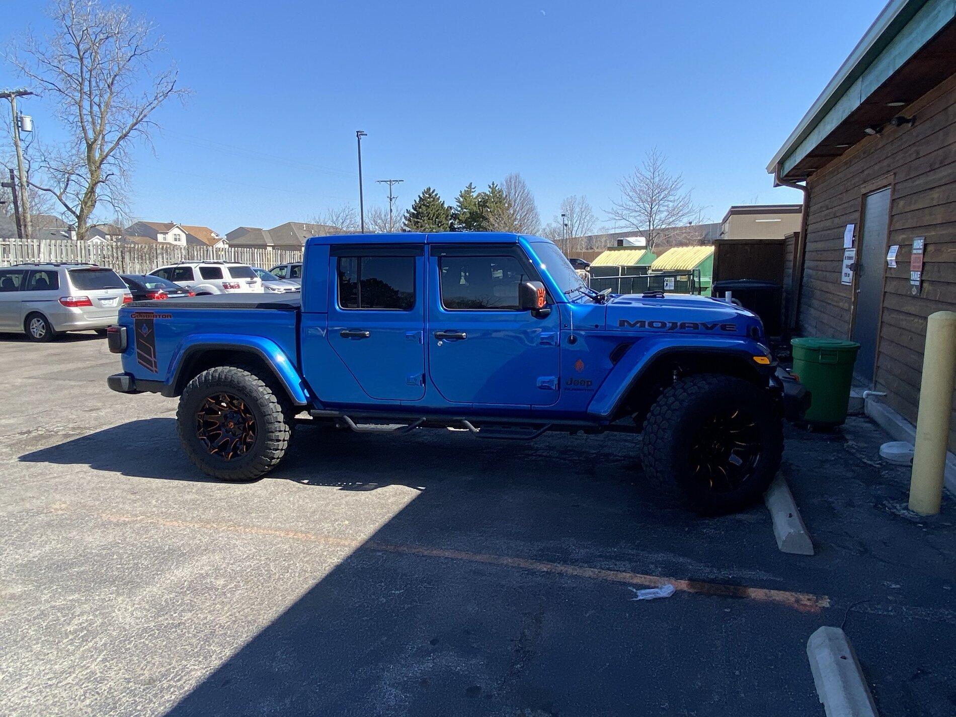 Jeep Gladiator MOJAVE Edition Gladiator JT Club 30073BED-AFE7-4636-863A-8ECF00368AB9