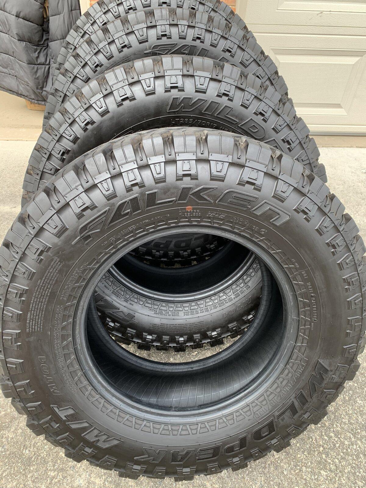 Jeep Gladiator Falken Wildpeak M/T 49973D47-6501-476F-BE4D-2B3D3E3F35FF