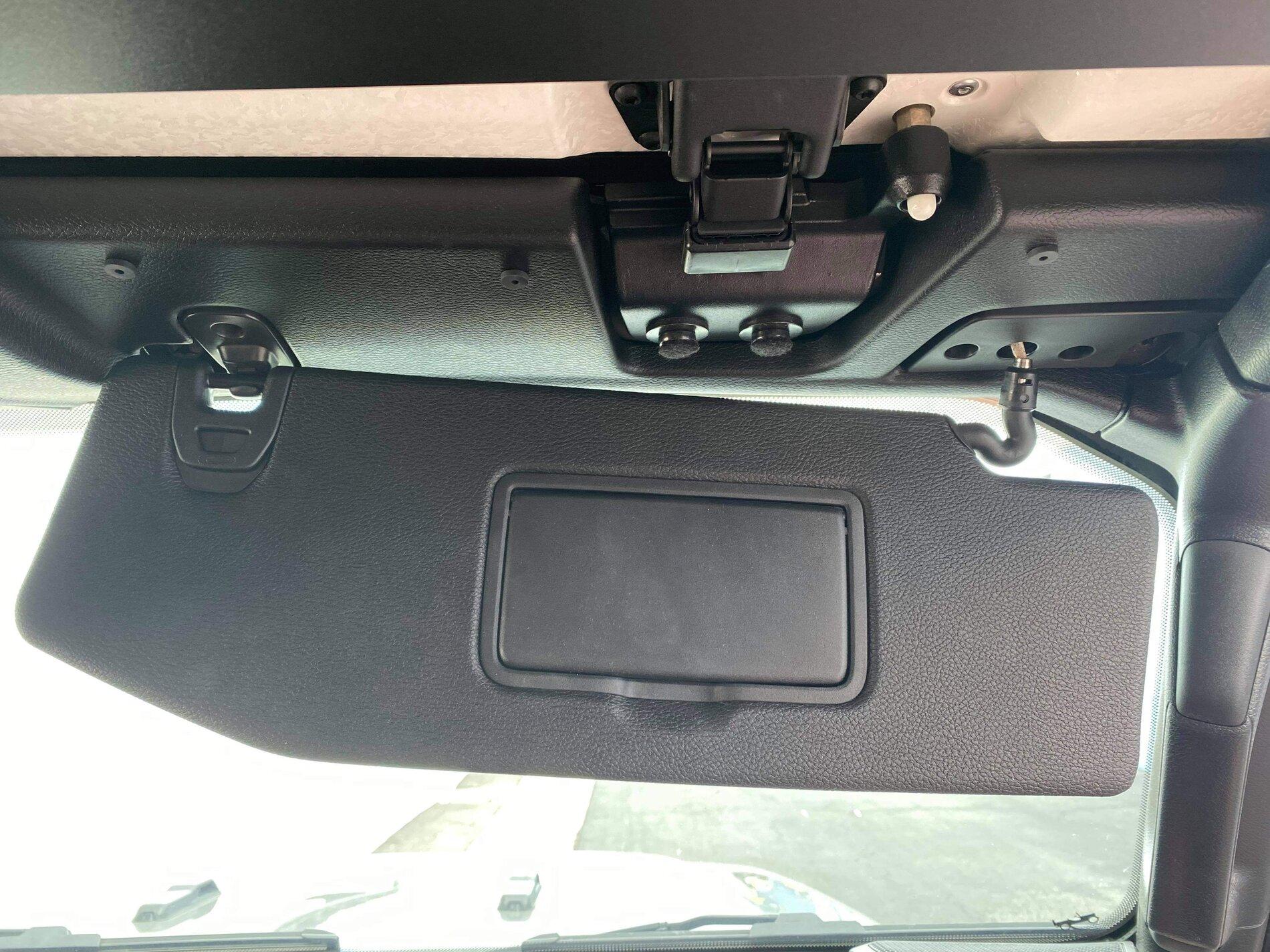 Jeep Gladiator Passenger sun visor broke!!! received_294632838916779