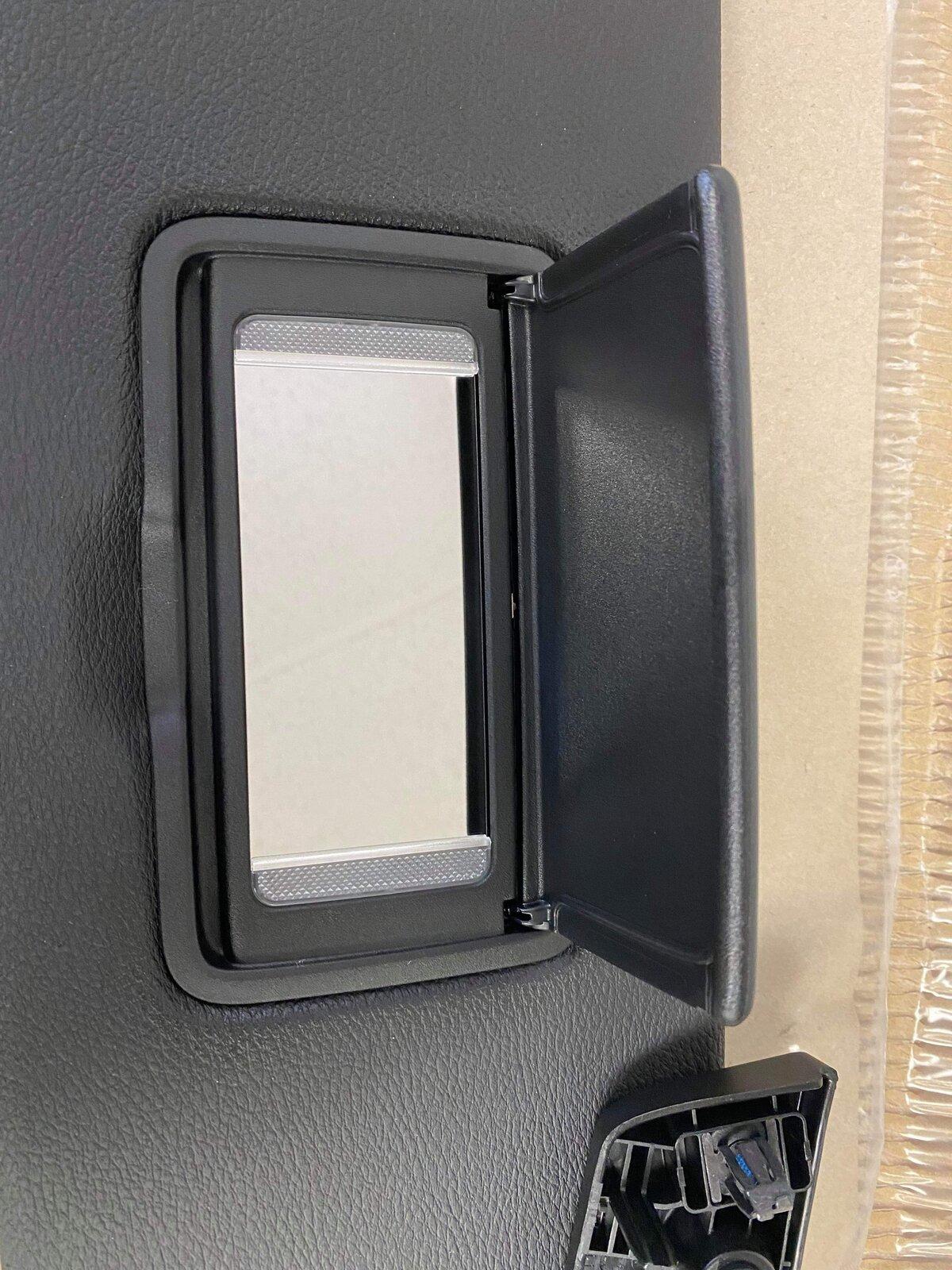 Jeep Gladiator Passenger sun visor broke!!! received_200877241368895