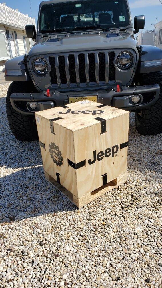 Jeep Gladiator The wooden crate from Mopar 2" Lift 20210321_144601