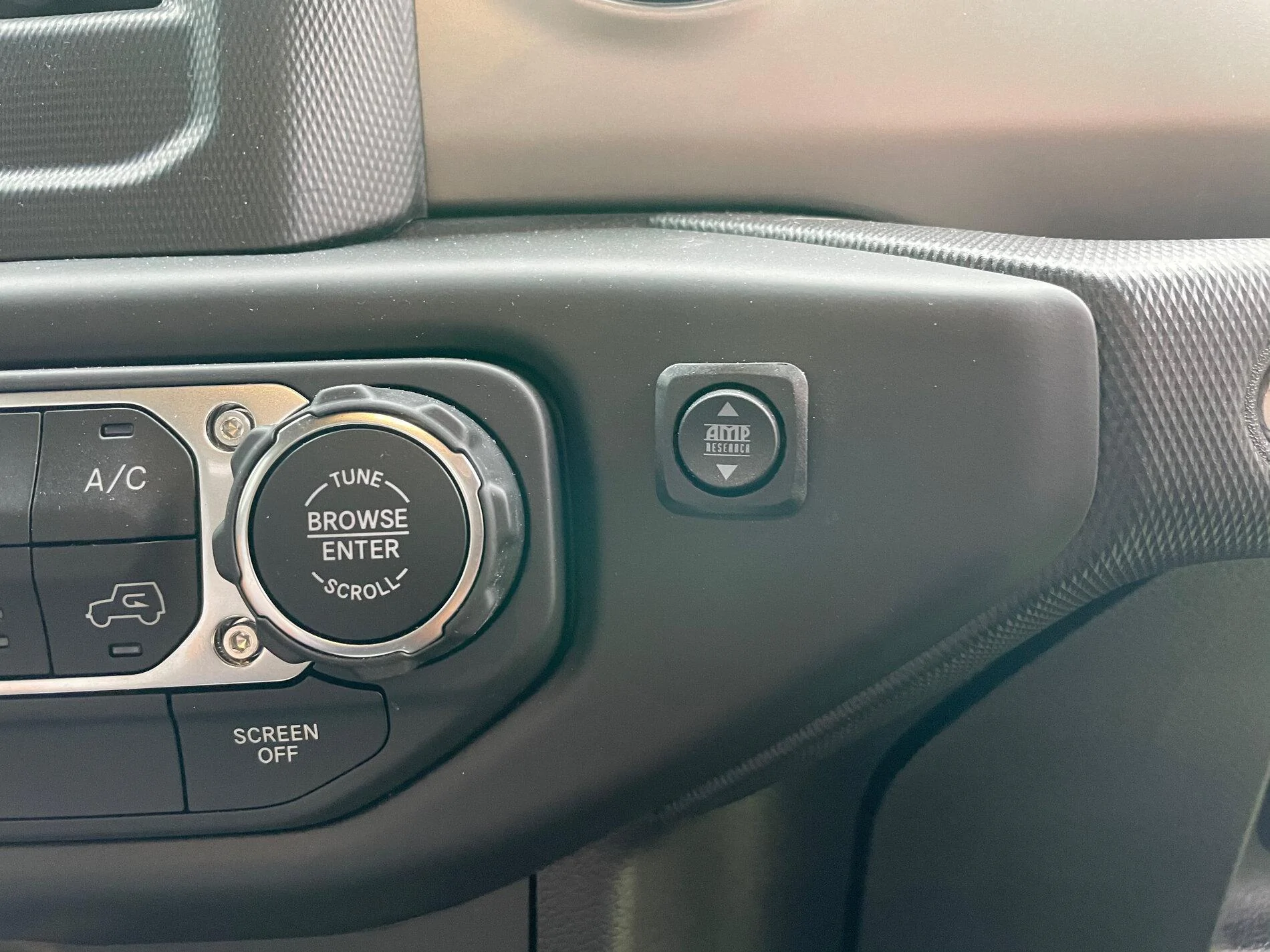 Jeep Gladiator Amp powerstep xl - manual switch install location? AmpSwitchClos