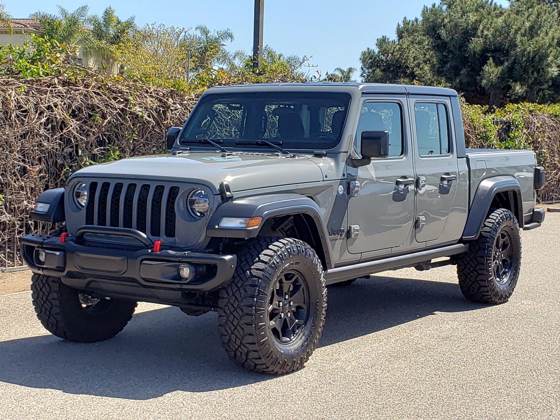 Jeep Gladiator 2020 Gladiator Sting Gray 6spd SoCal 437453A3-A9C3-4158-96F9-562745FE235A
