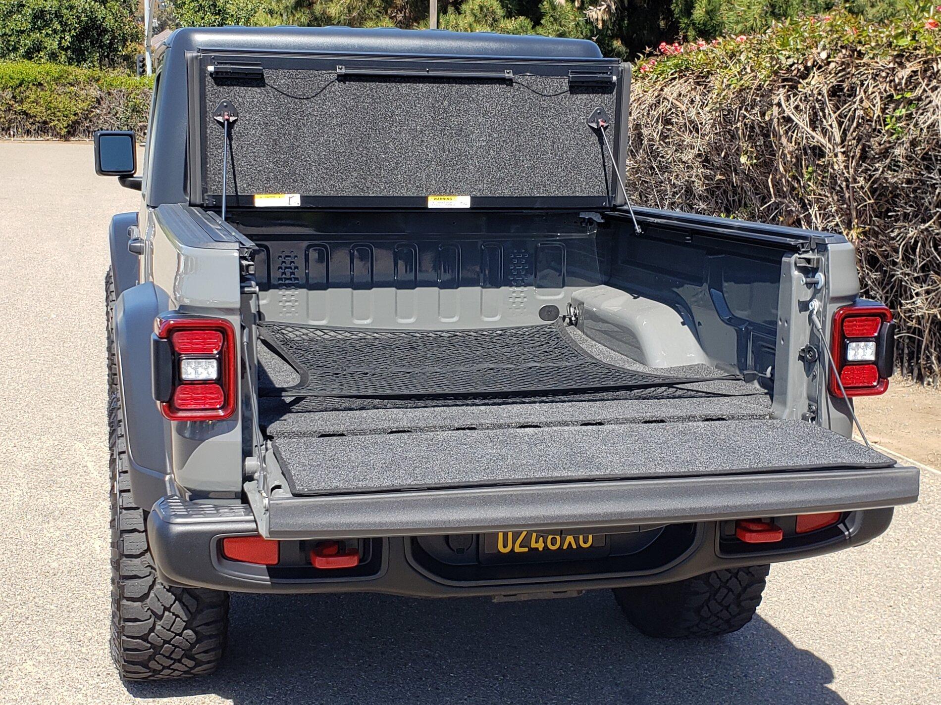 Jeep Gladiator 2020 Gladiator Sting Gray 6spd SoCal 5984ED52-CD8A-46E5-A2AA-592EB7490155