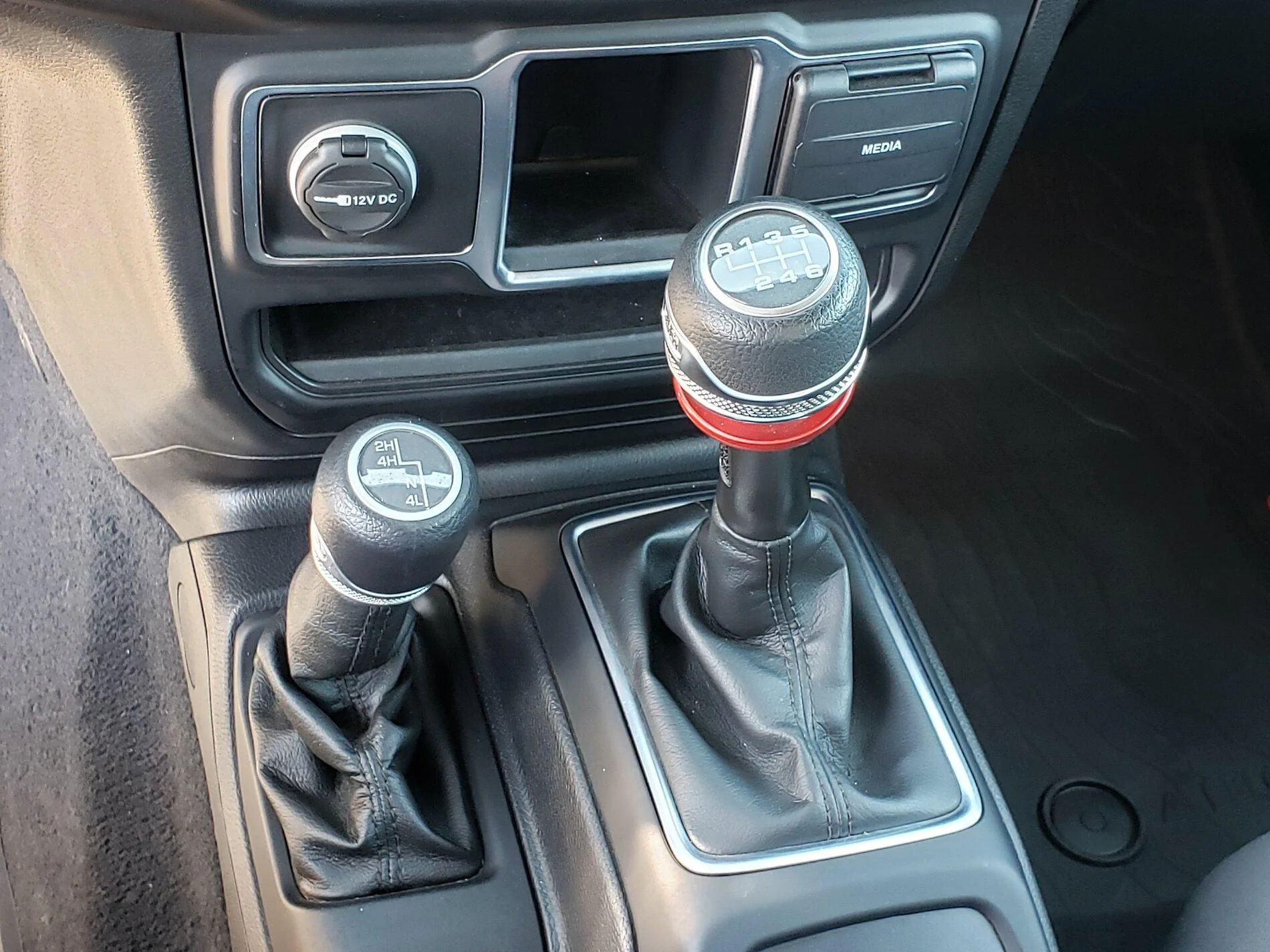 Jeep Gladiator 2020 Gladiator Sting Gray 6spd SoCal 50D4E49D-A7FE-4EE7-8B55-8DF0FD8D3D7C