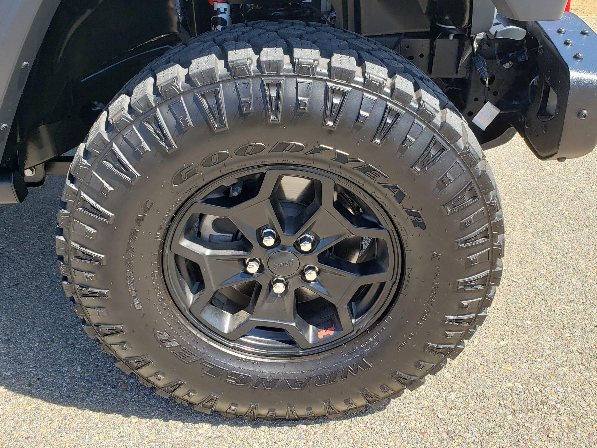 Jeep Gladiator 2020 Gladiator Sting Gray 6spd SoCal A334B3FC-3CE9-44C4-B960-46A27B8FA541