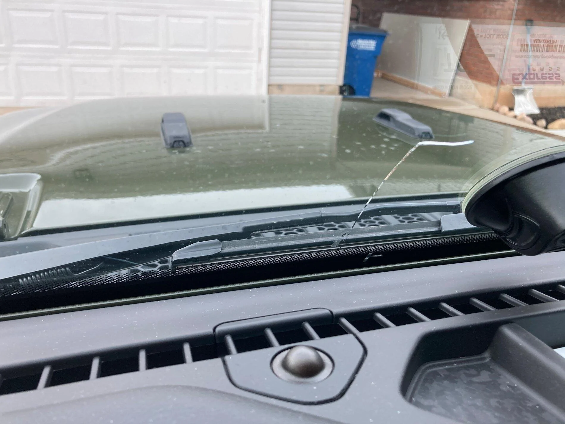 Jeep Gladiator Cracked windshield after 3 weeks IMG_0717