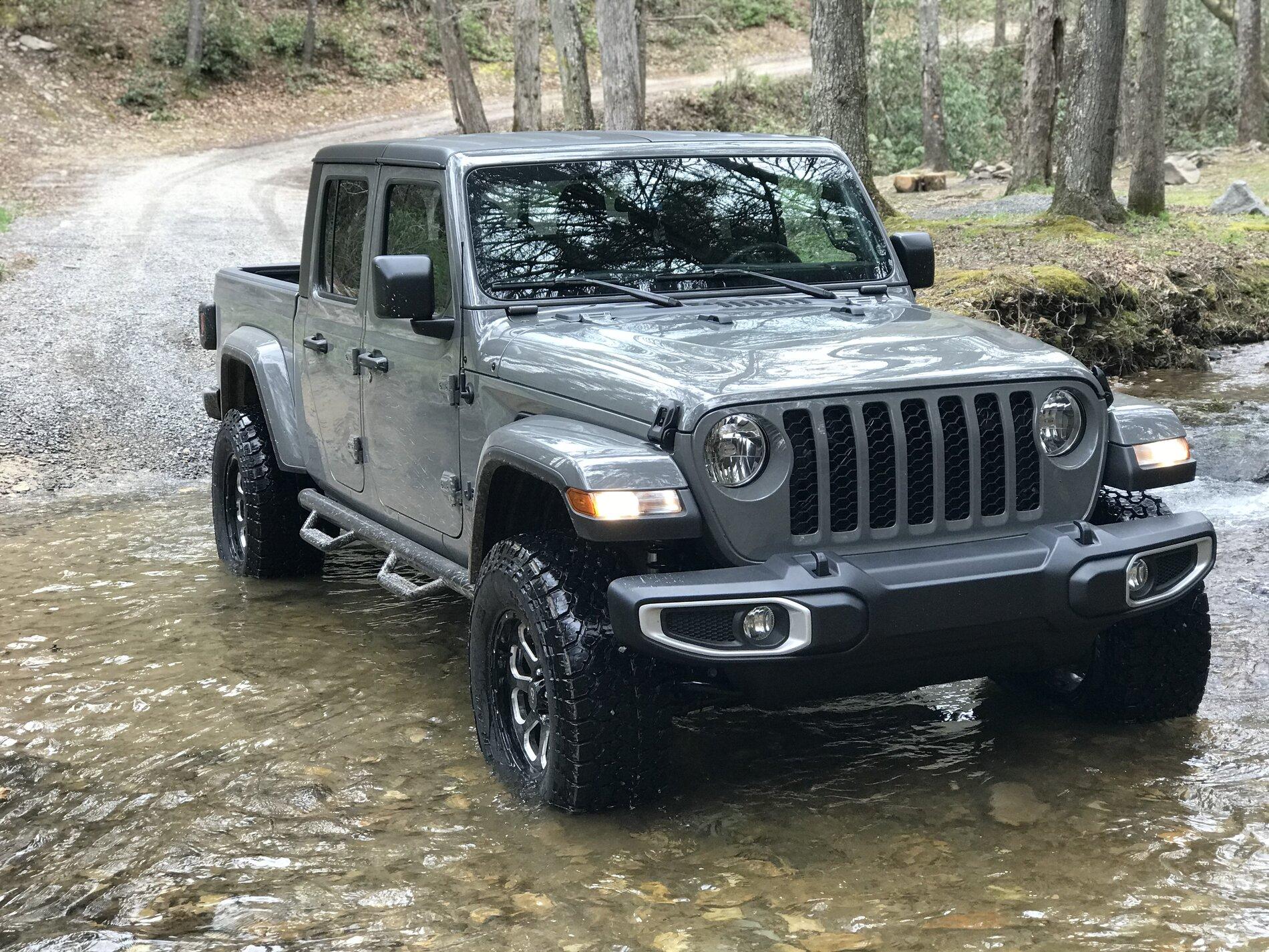 Jeep Gladiator STING GRAY Gladiator JT Club BED892C7-3D18-4901-98F9-6EC0A830BEA7
