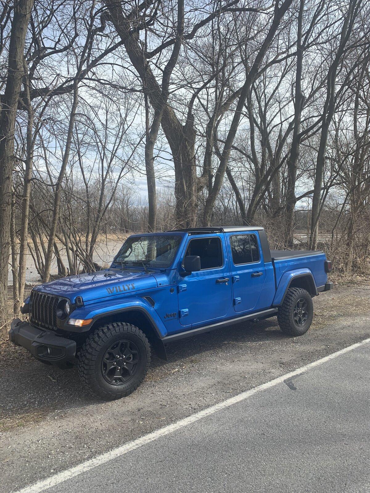 Jeep Gladiator HYDRO BLUE PEARL Gladiator JT Club 9ED864EE-64E3-458B-9E3D-2FEA1ED2A3A7