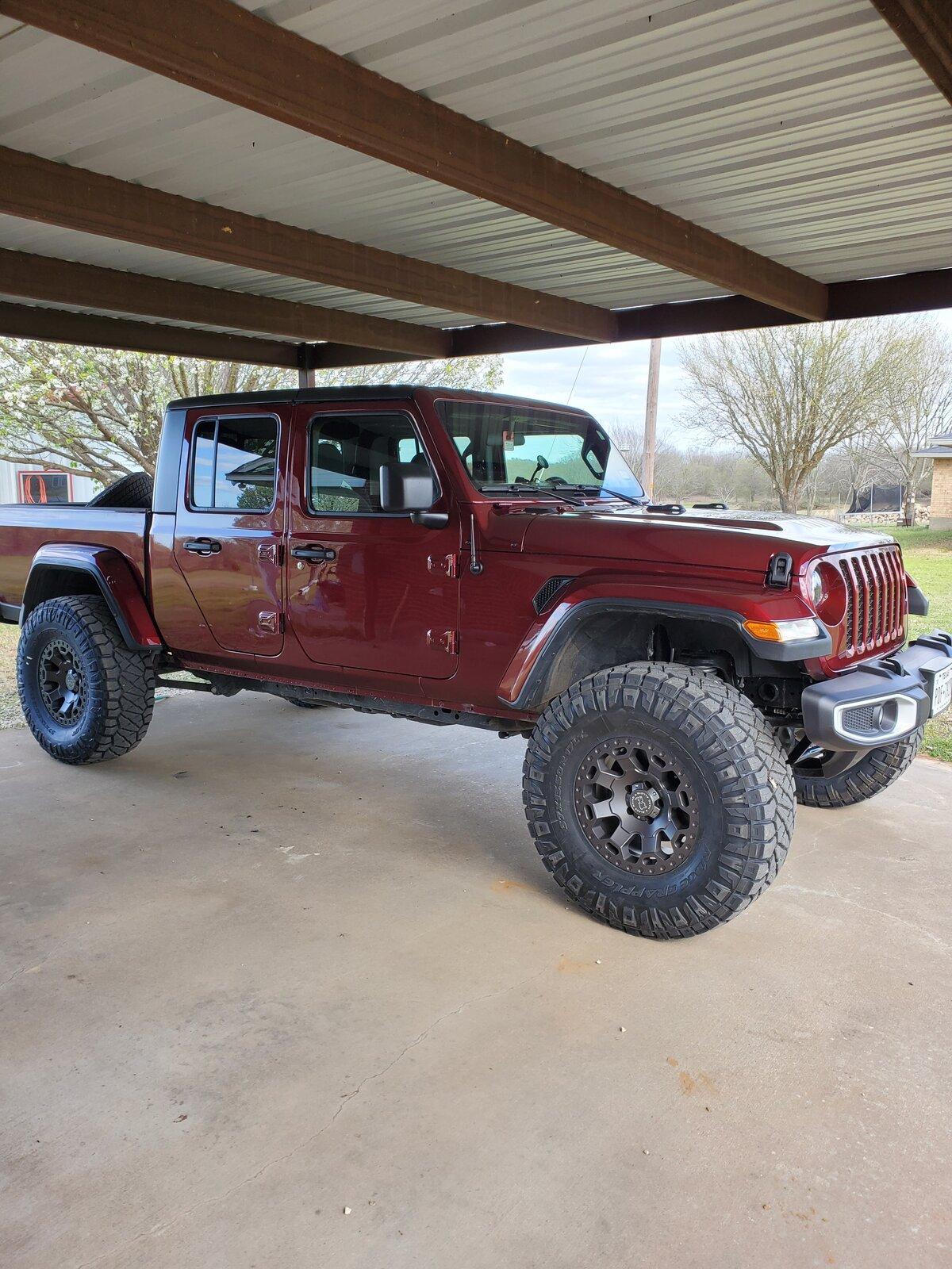 Jeep Gladiator Snazzberry Gladiator JT club tires