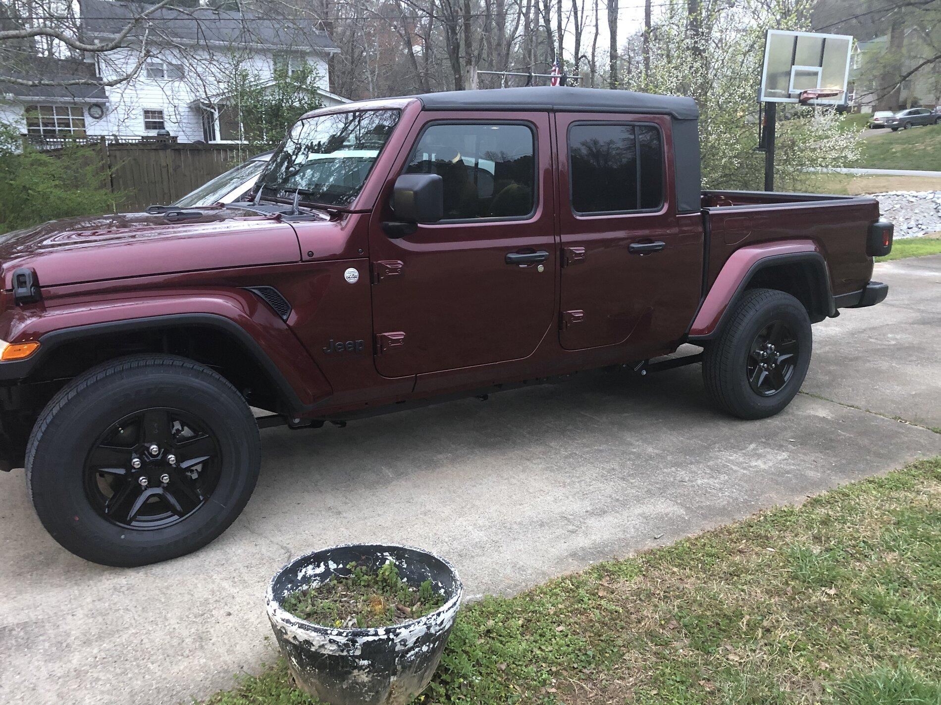 Jeep Gladiator Snazzberry Gladiator JT club 72CEF529-0310-4B77-970C-7F8D6EA2F17C