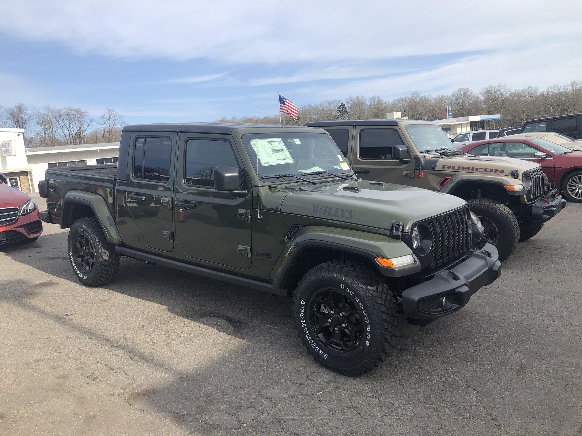 Jeep Gladiator SARGE GREEN Gladiator club 23AB51C3-E1CE-46FF-852E-12DA3FD59C4B