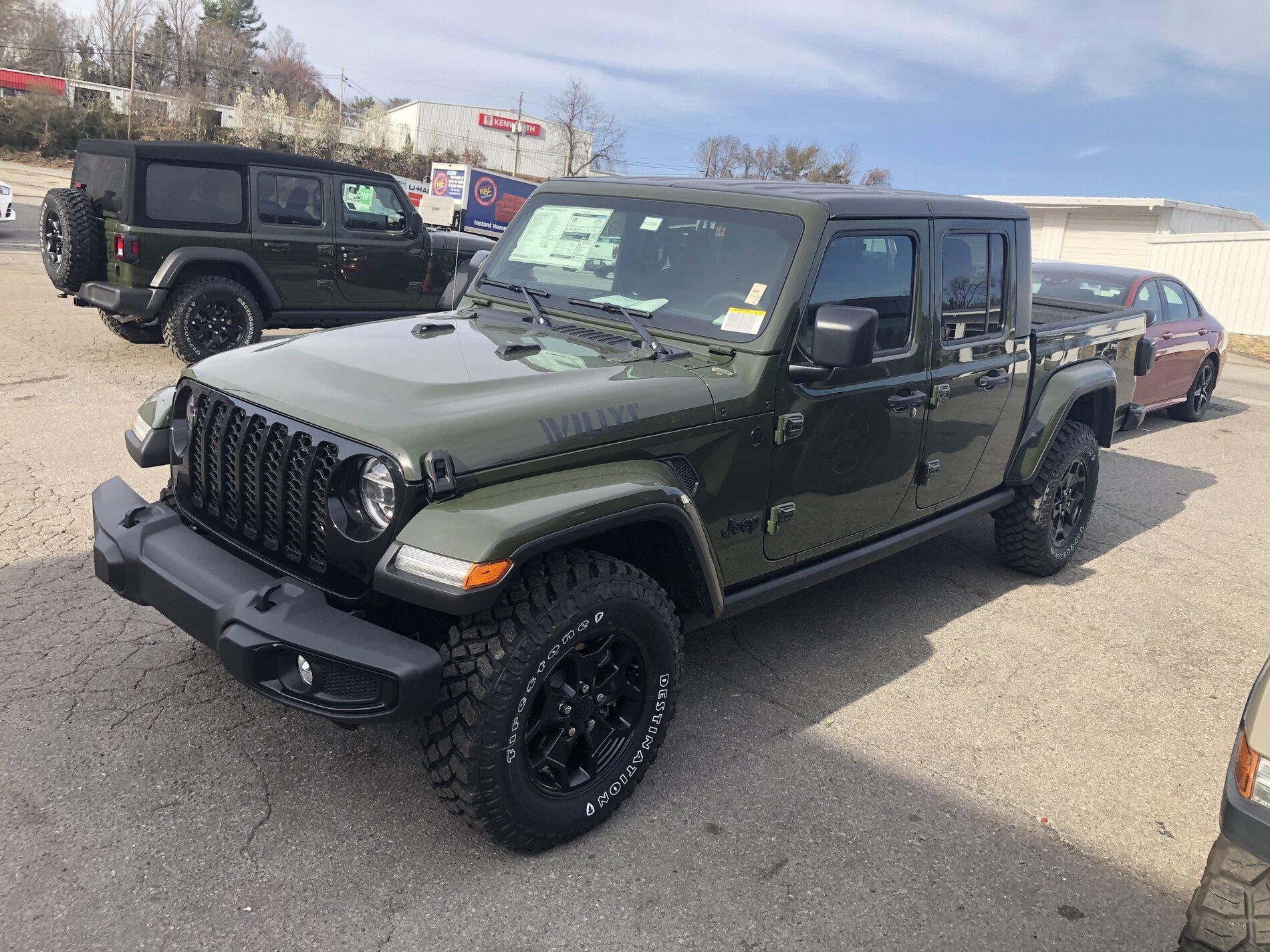 Jeep Gladiator WILLYS Edition Gladiator JT Club 06163113-2CB2-4EA0-8E23-81446AABCE61