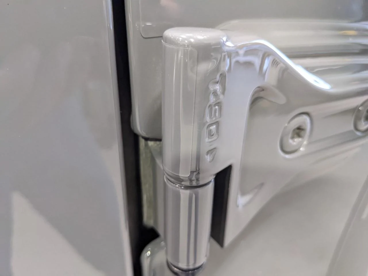 Glad Hinges.jpg