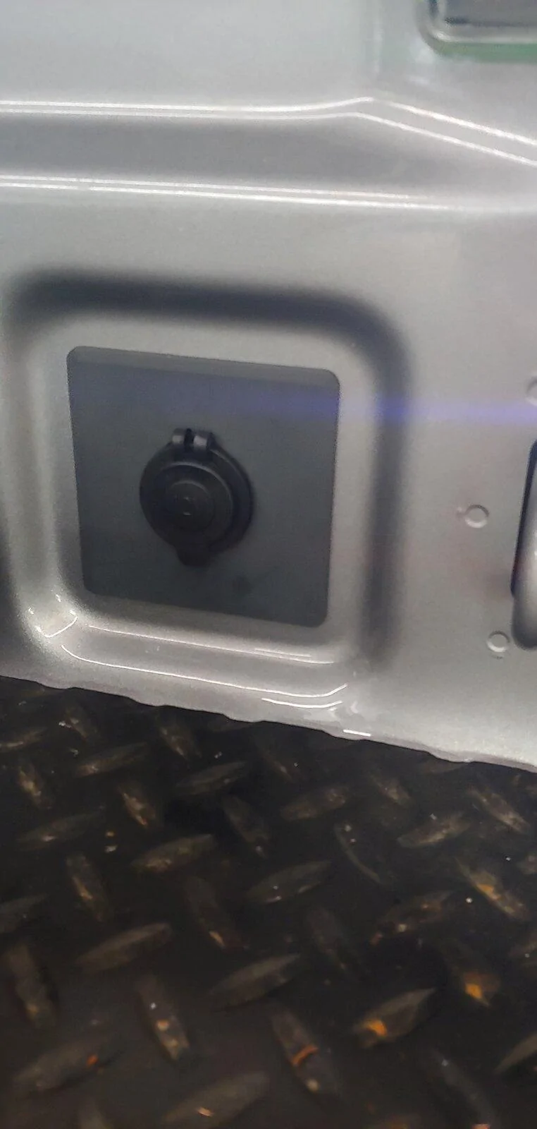 Jeep Gladiator Want to add bed outlet. 0913201443_HDR