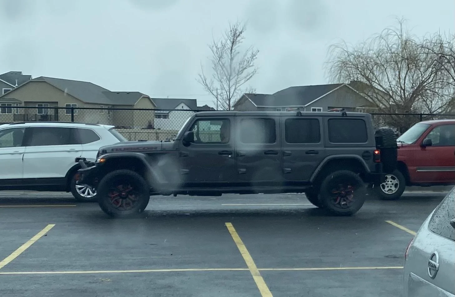 Jeep Gladiator 6 door JL spotted C714F398-2B62-4093-BAFC-B1E522CA0406