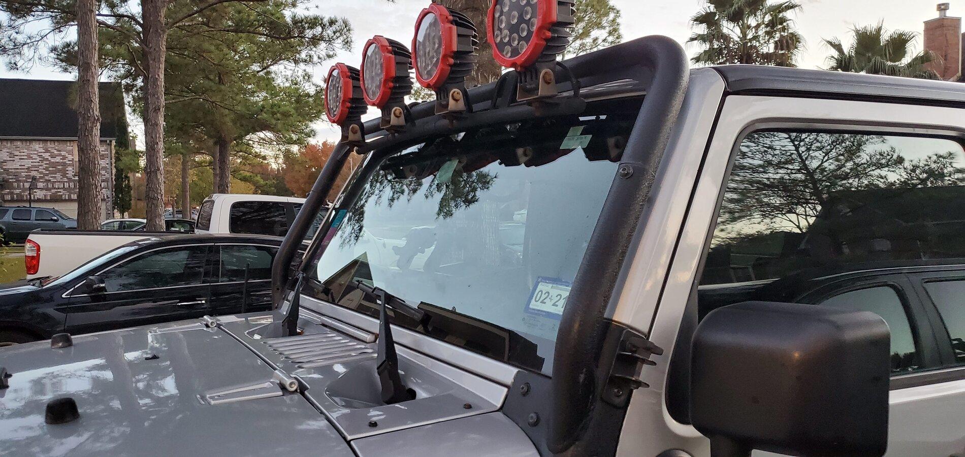 Jeep Gladiator Roof/windshield light bars 20201210_172851