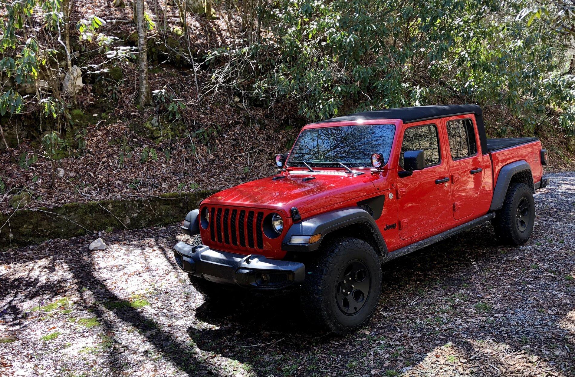 Jeep Gladiator FIRECRACKER RED Gladiator JT Club 0AE792DA-9735-4124-A731-9C2CF5439EC6