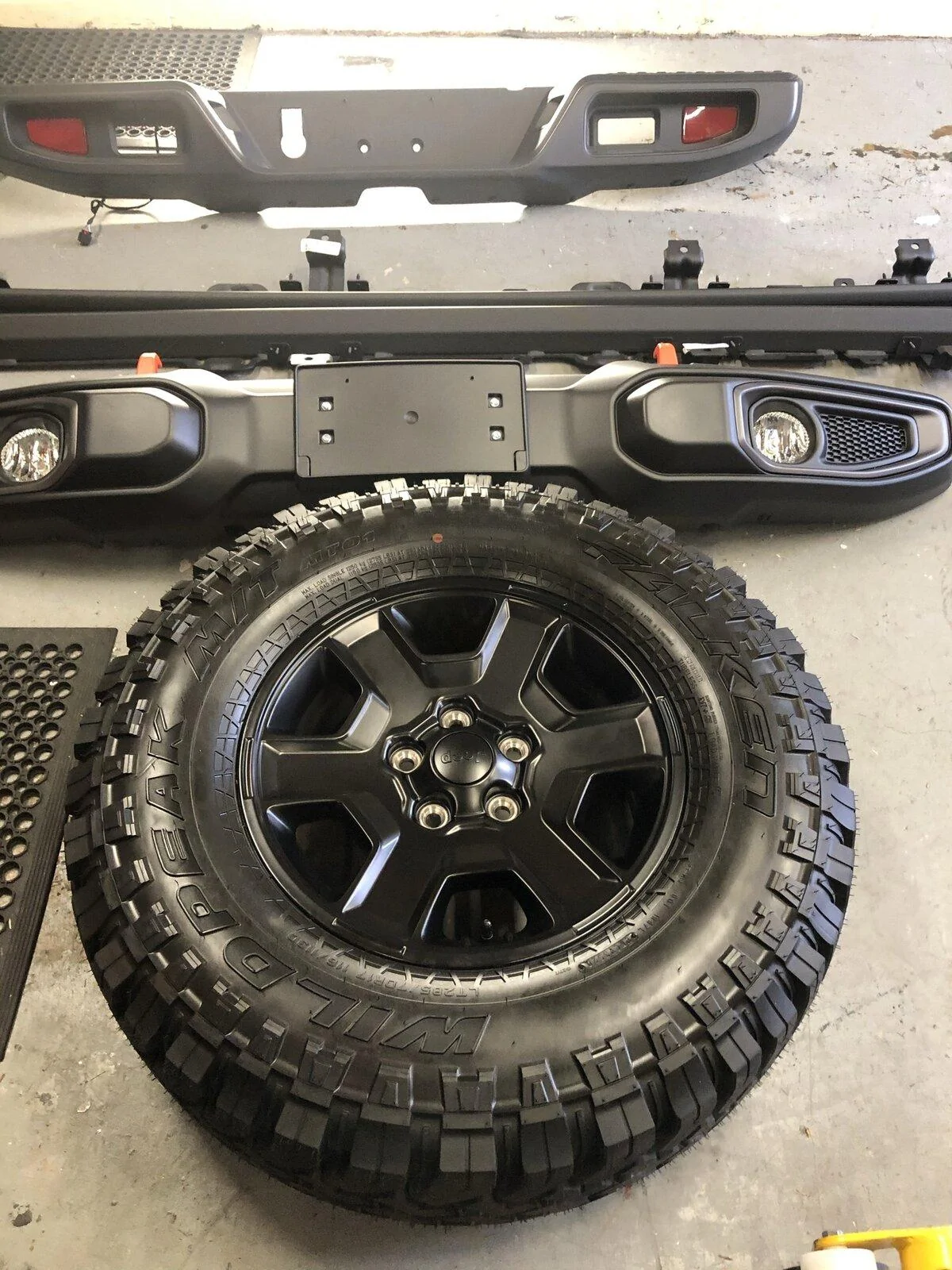Jeep Gladiator Mojave Front bumper $200 3C99981F-A7AE-43E7-B9B1-06850AA38EDA