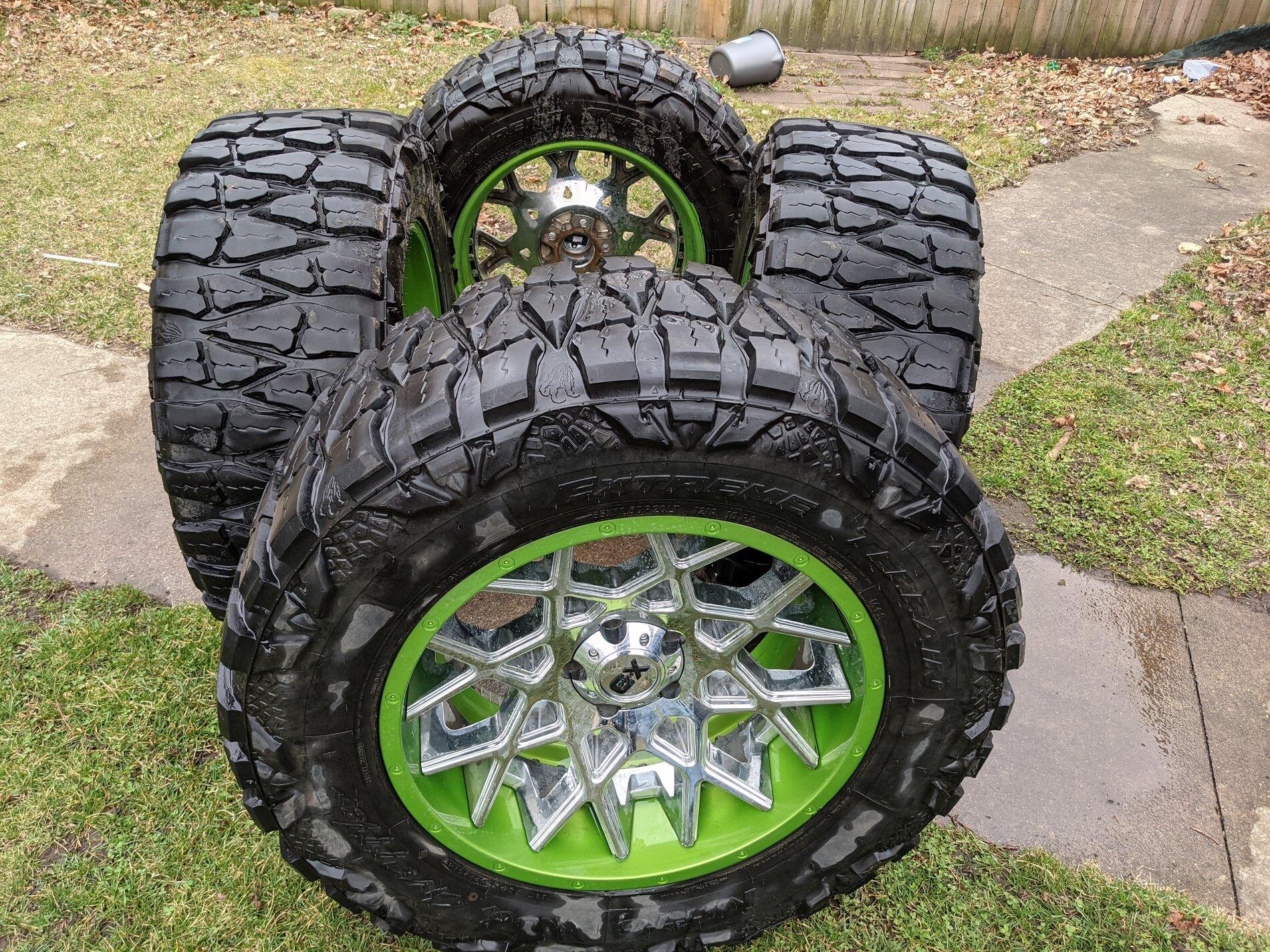Jeep Gladiator 35x12.50R20 with XD Grenades PXL_20210325_194128675