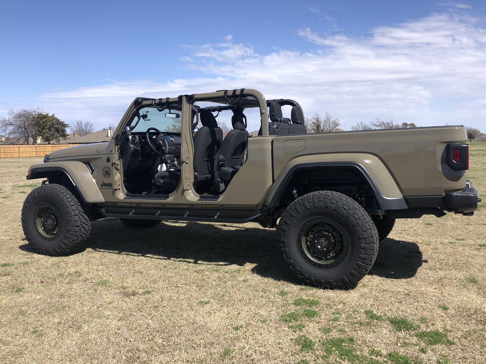 Jeep Gladiator 37s with 17” or 18” wheels.. can’t decide.. ANY PICS?? 962A97A7-CC0B-4BDB-814E-E430F6BE0075