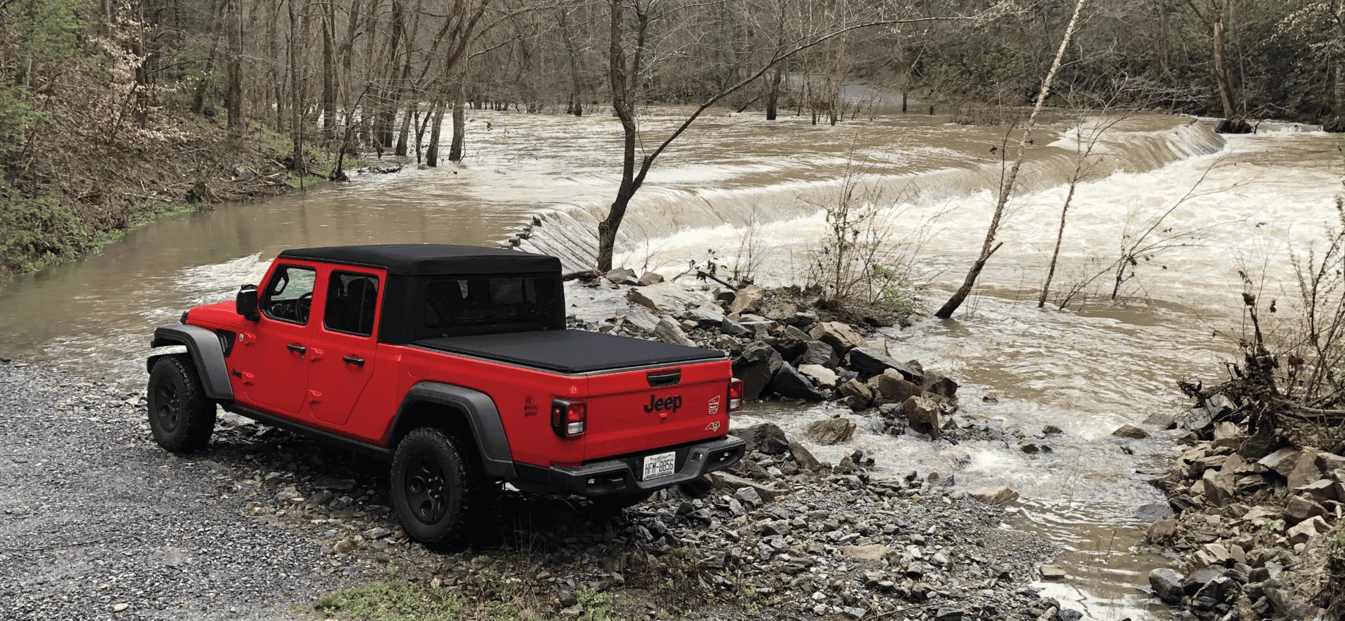 Jeep Gladiator FIRECRACKER RED Gladiator JT Club 68E63F52-7EEB-47C2-917B-3659CD3F5B2A