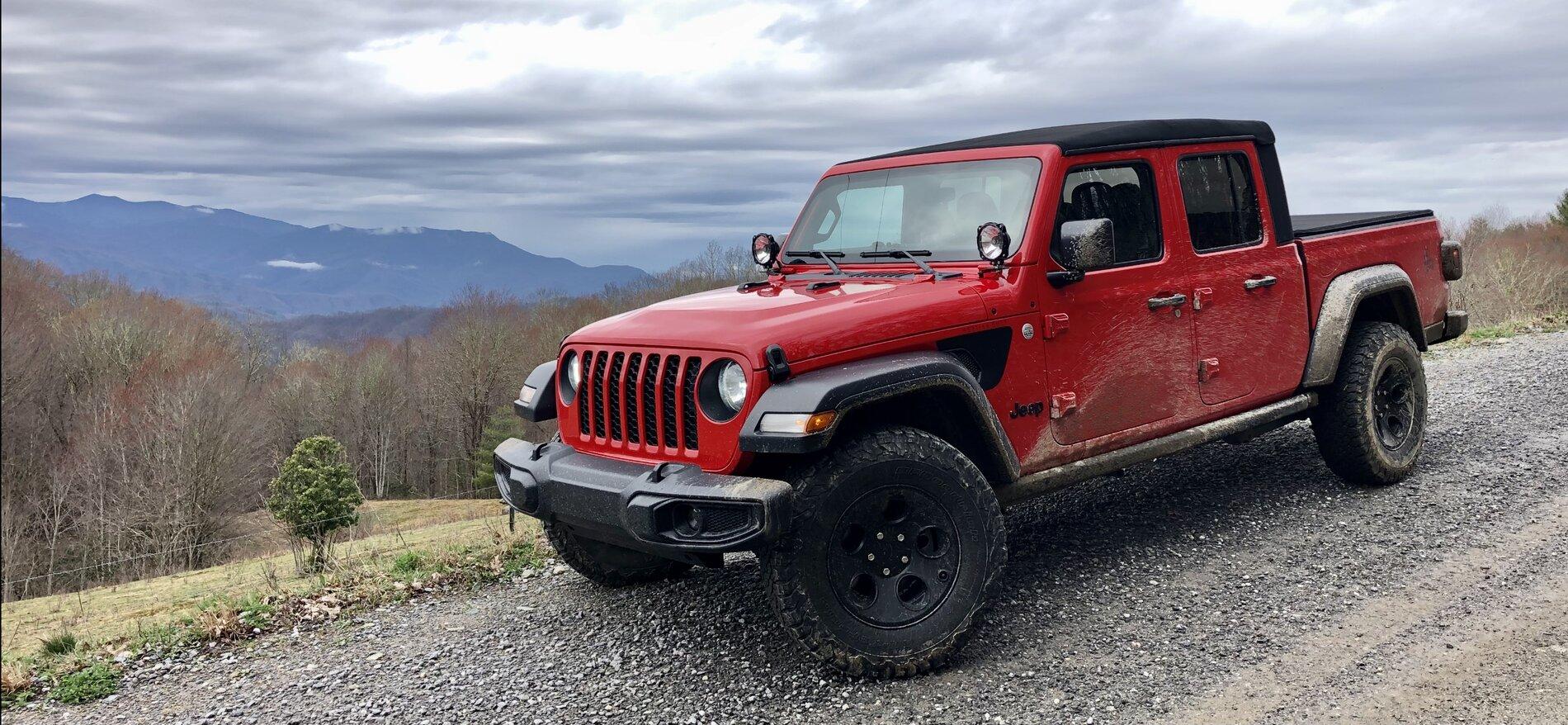 Jeep Gladiator Gladiator Glamour Shots EF15F8F3-80A6-4800-B2D2-477AA5CE520C