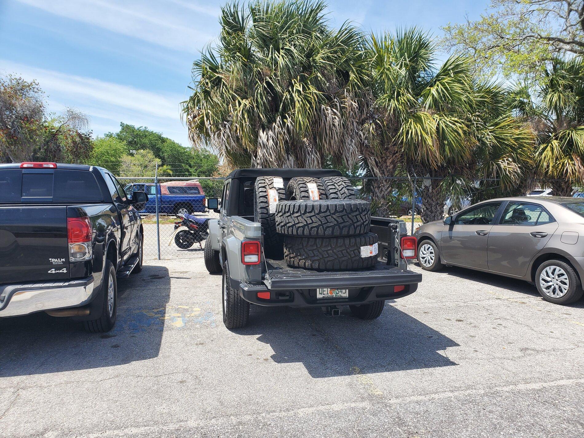 Jeep Gladiator Bruiser...hydro blue and black sport s diesel. 20210326_133614