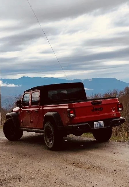 Jeep Gladiator FIRECRACKER RED Gladiator JT Club 5AA197CC-0FF4-4BFD-A9FB-15E785B58979
