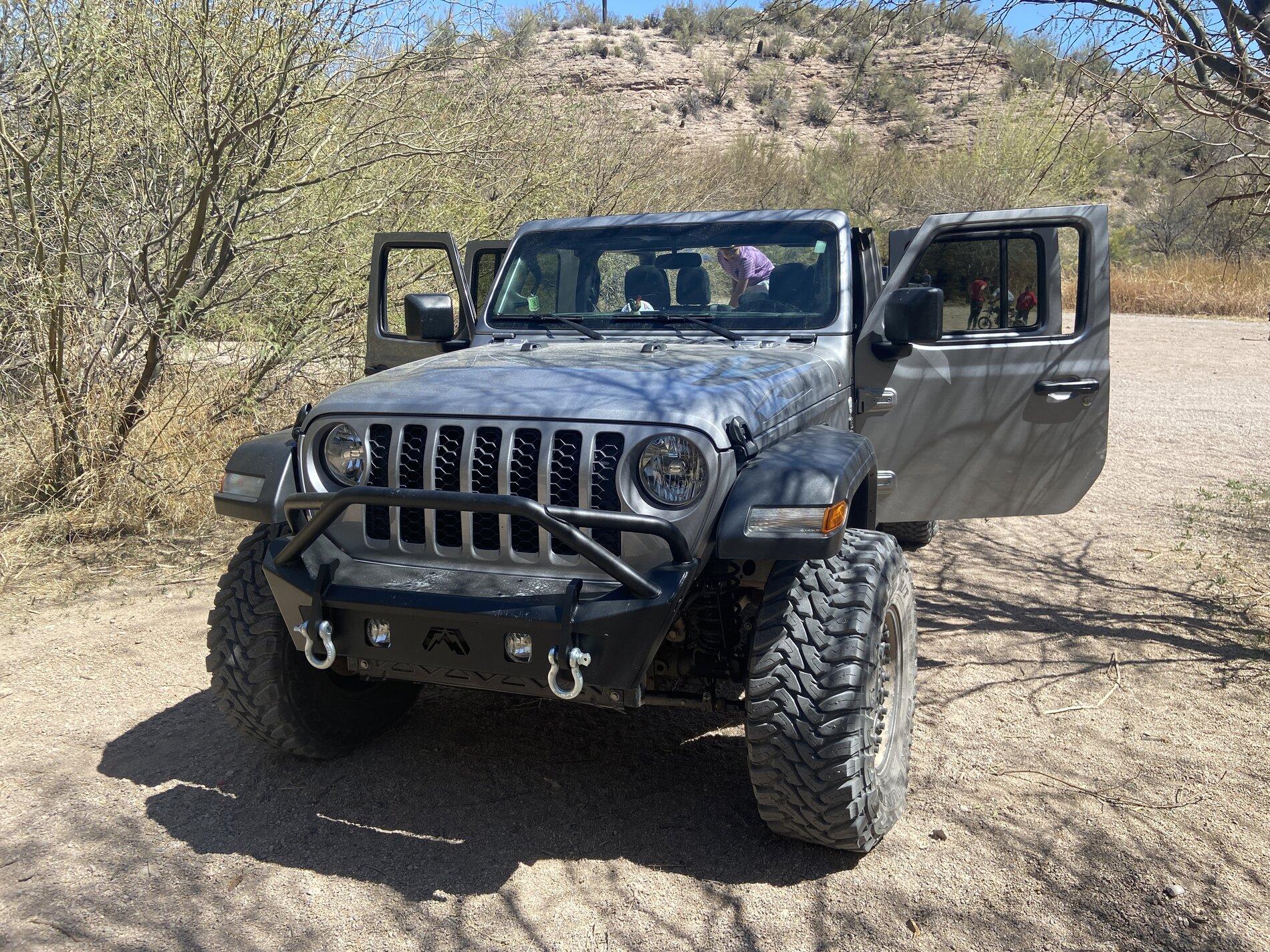 Jeep Gladiator Front stubby bumper IMG_5402.JPG