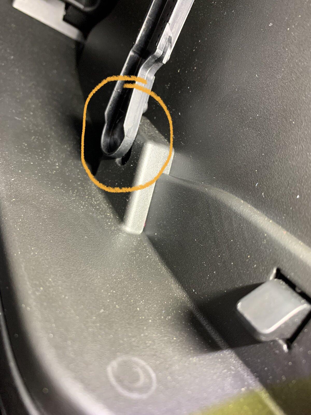 Jeep Gladiator AM/FM Antenna Delete - Moving From Exterior to Interior 7DB2AC3C-1D9A-49BA-8B36-FEBBB1537AD0