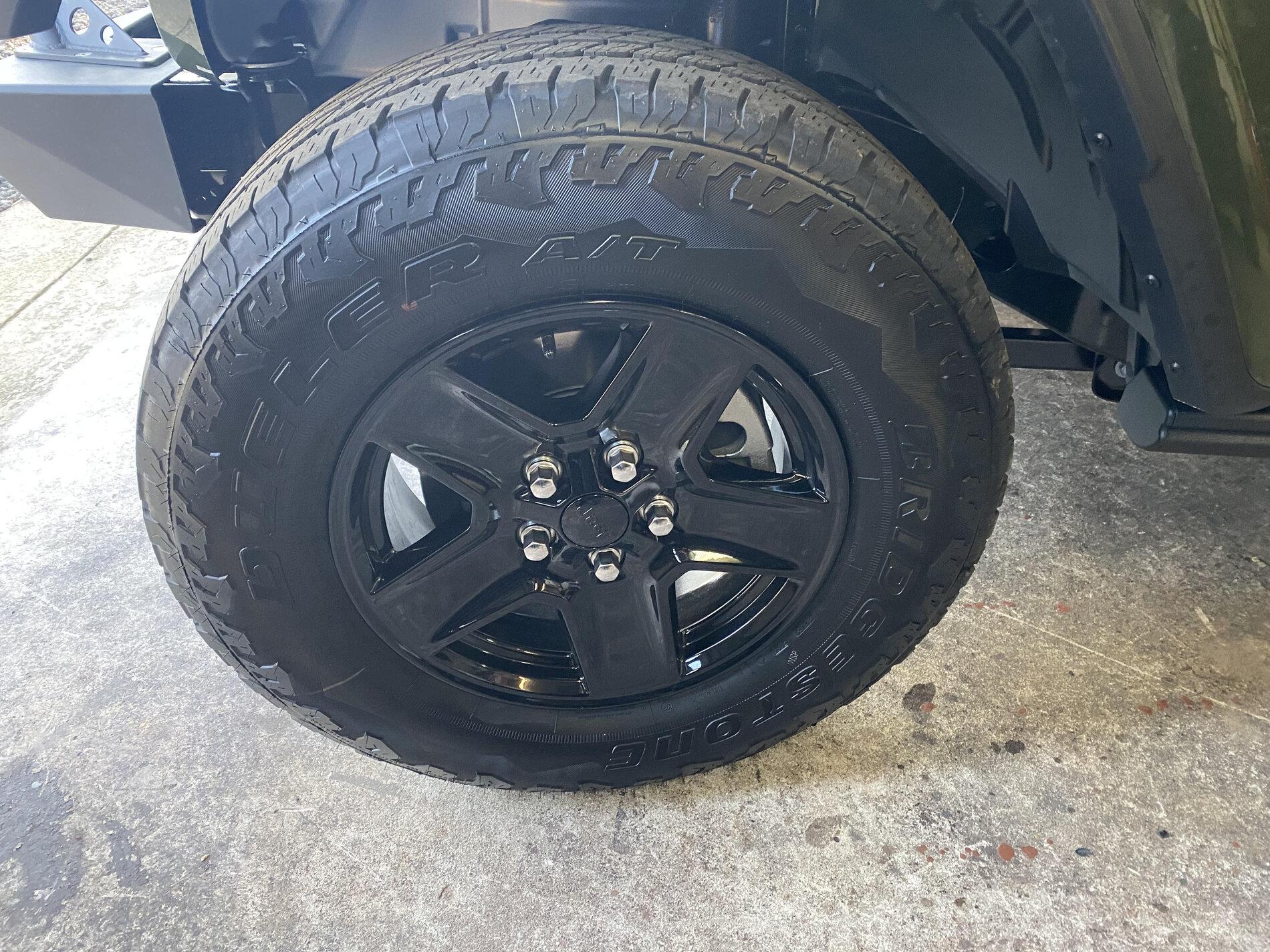 Jeep Gladiator Take off Black set of 4 17x7.5 - Sport S - $600 Jeep Tires Wheels