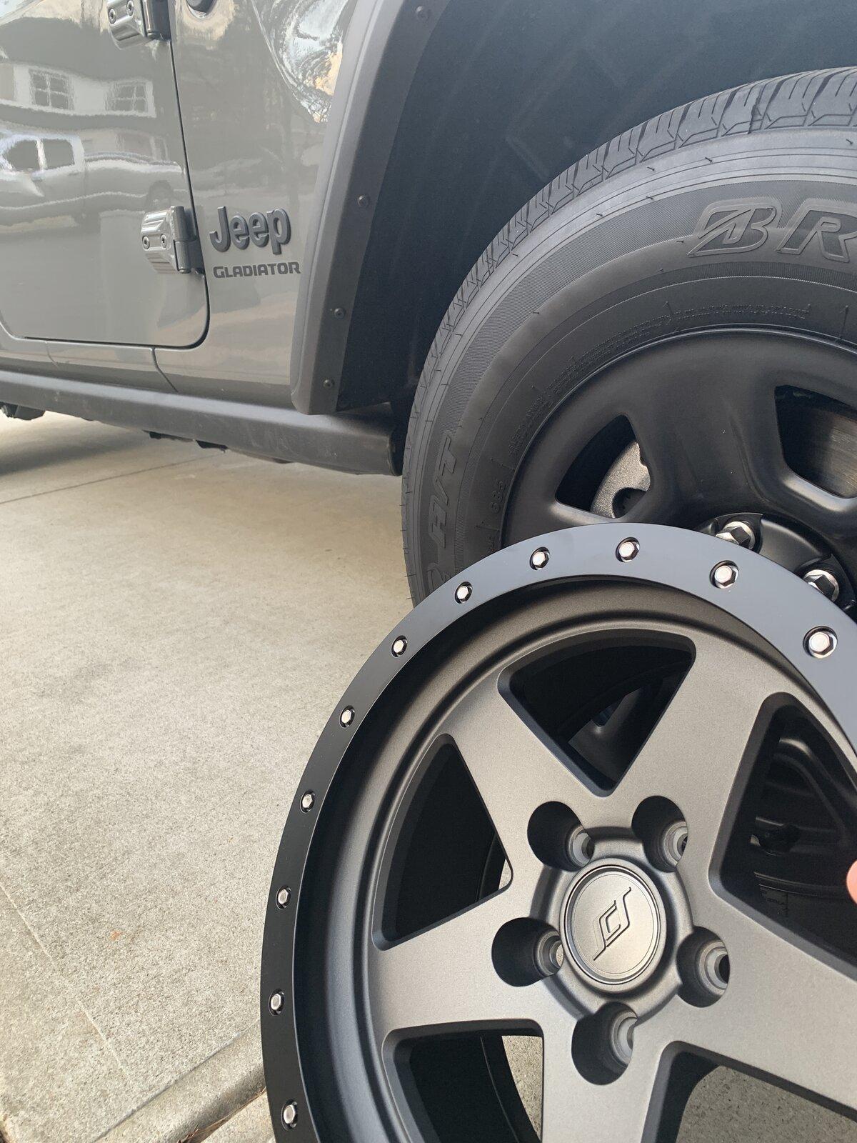 Jeep Gladiator Brand new SCS K5 17x8.5 wheels F8EBFBE8-2524-4A74-93AE-9D66CEB791D5