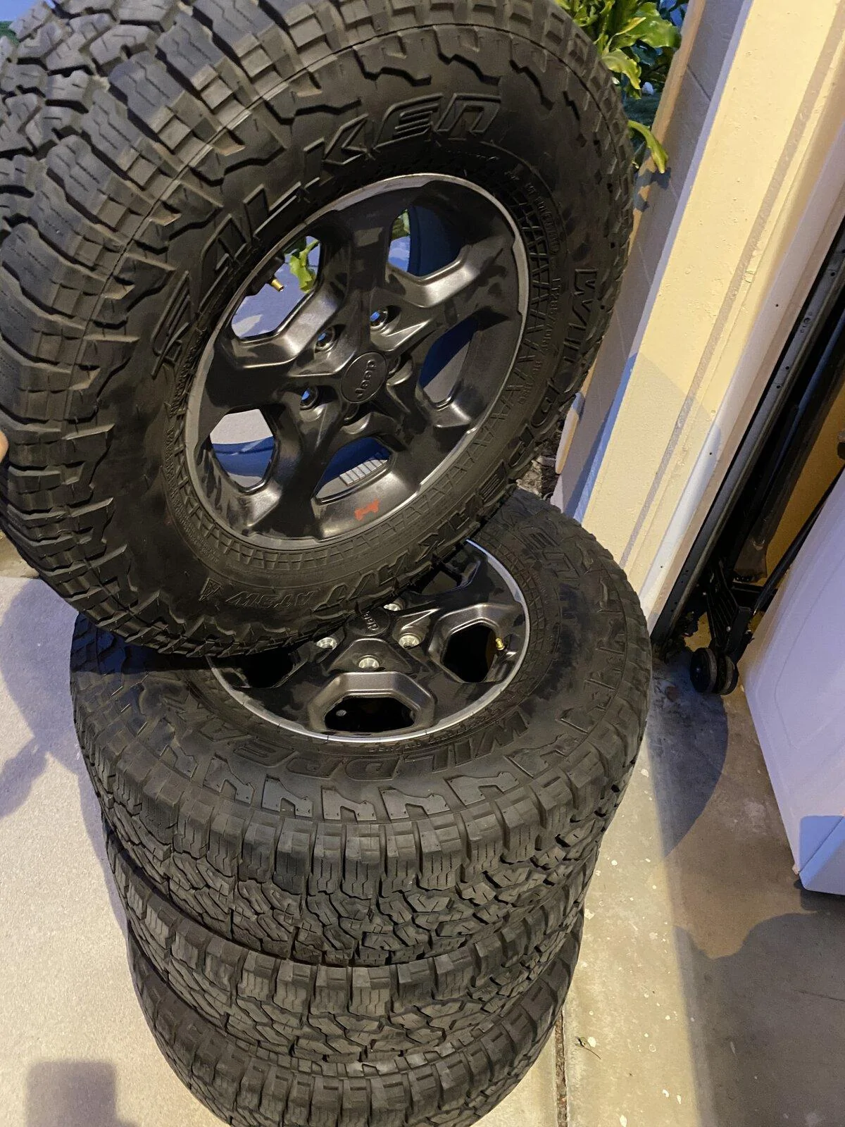 Jeep Gladiator Jeep Gladiator Rubicon Shocks on Sport S? 488A601B-4E1D-48CB-BA66-314B4DAA700D