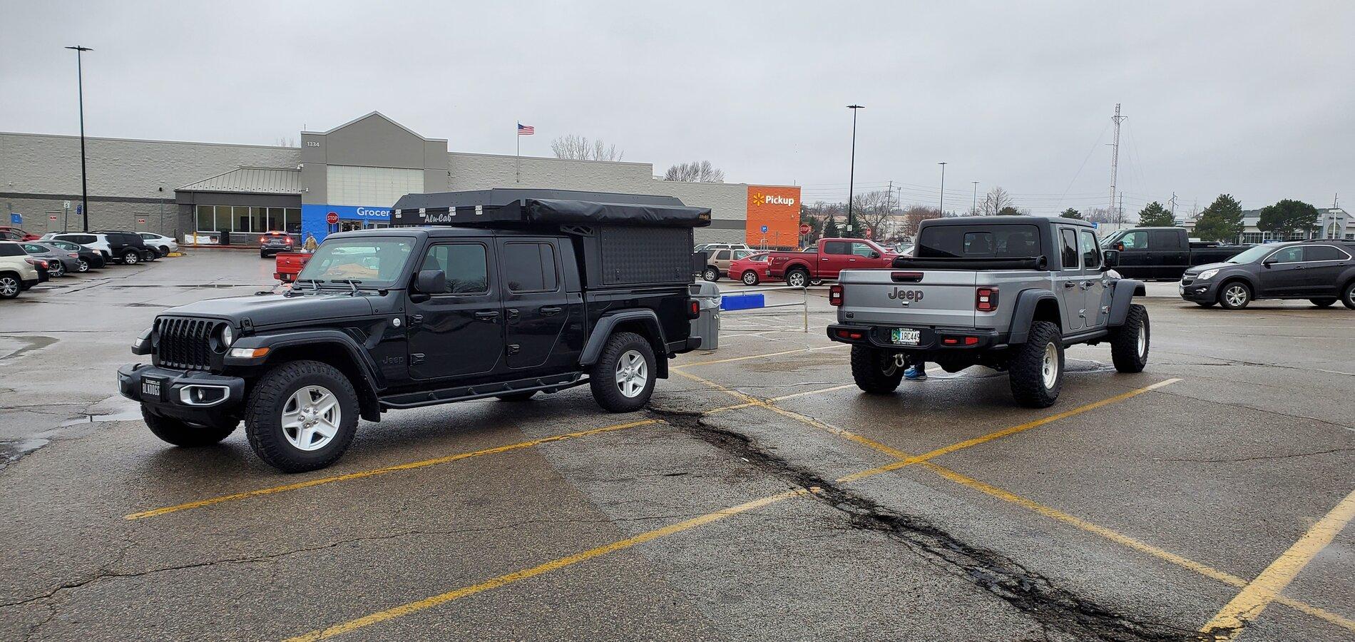 Jeep Gladiator Jeeps Parking Next To Jeeps 20210327_091206