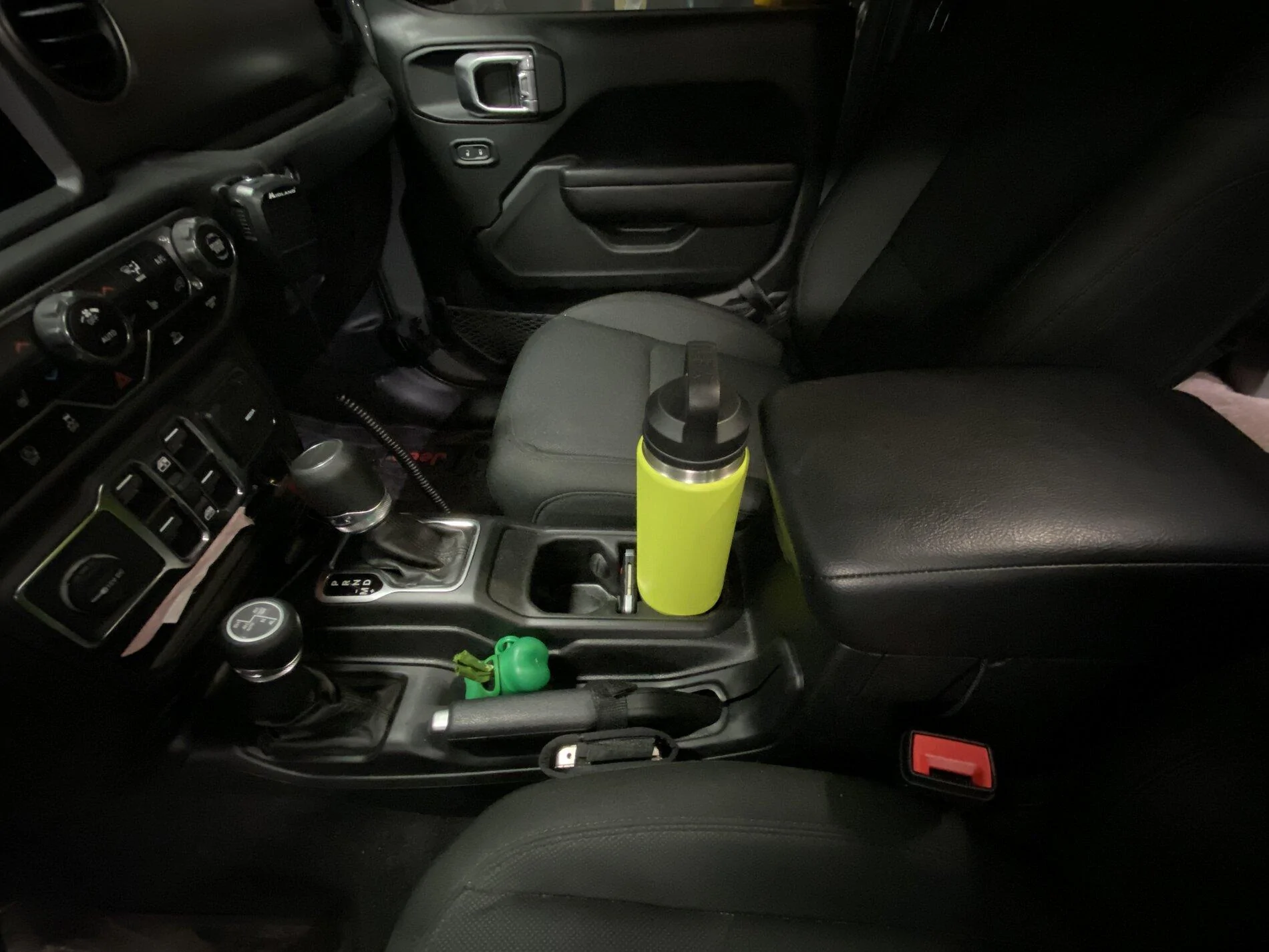 Jeep Gladiator Has anyone found the perfect Gladiator water bottle? IMG_1074